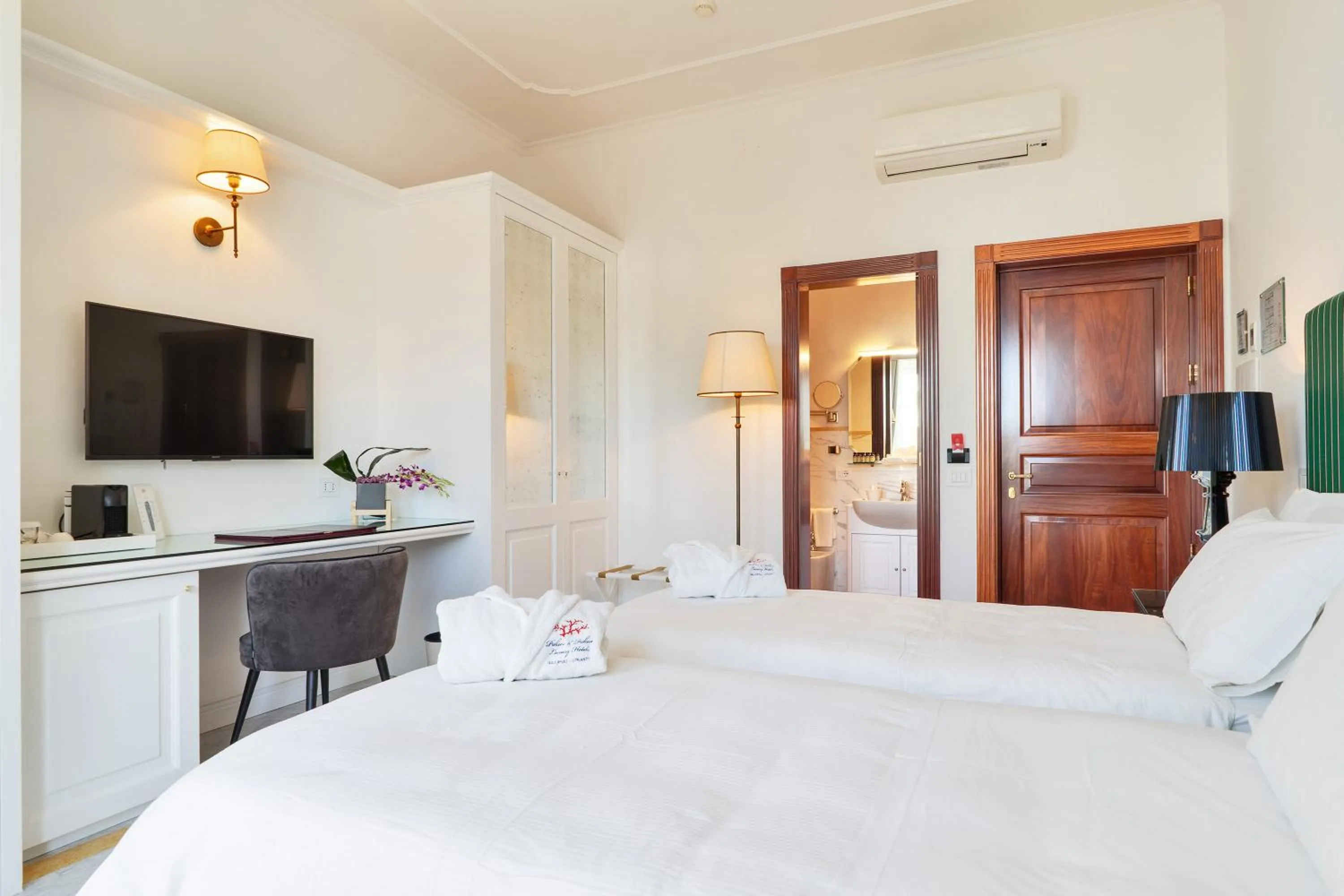 Bed in Palazzo del Corso – Boutique Hotel
