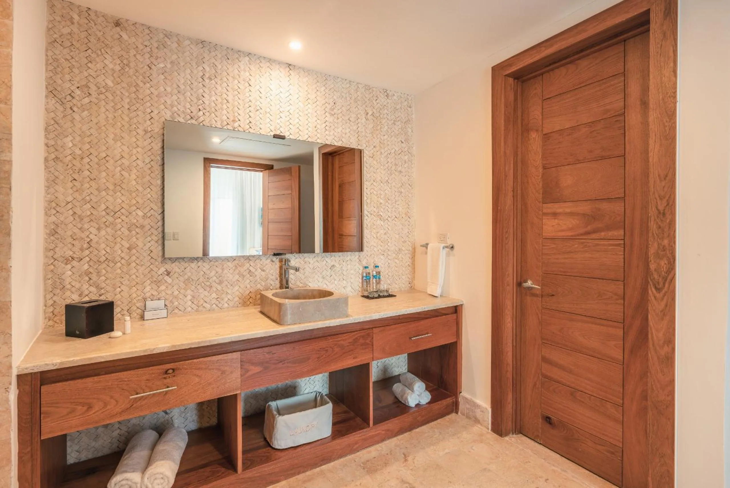 Go away to this charming apt at Sublime w private jacuzzi included