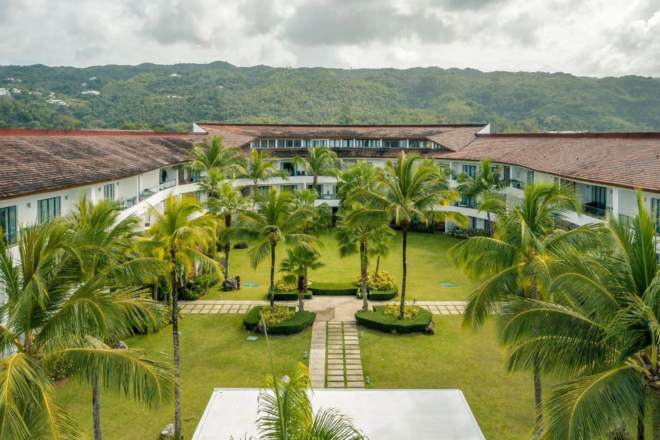 Go away to this charming apt at Sublime w private jacuzzi included