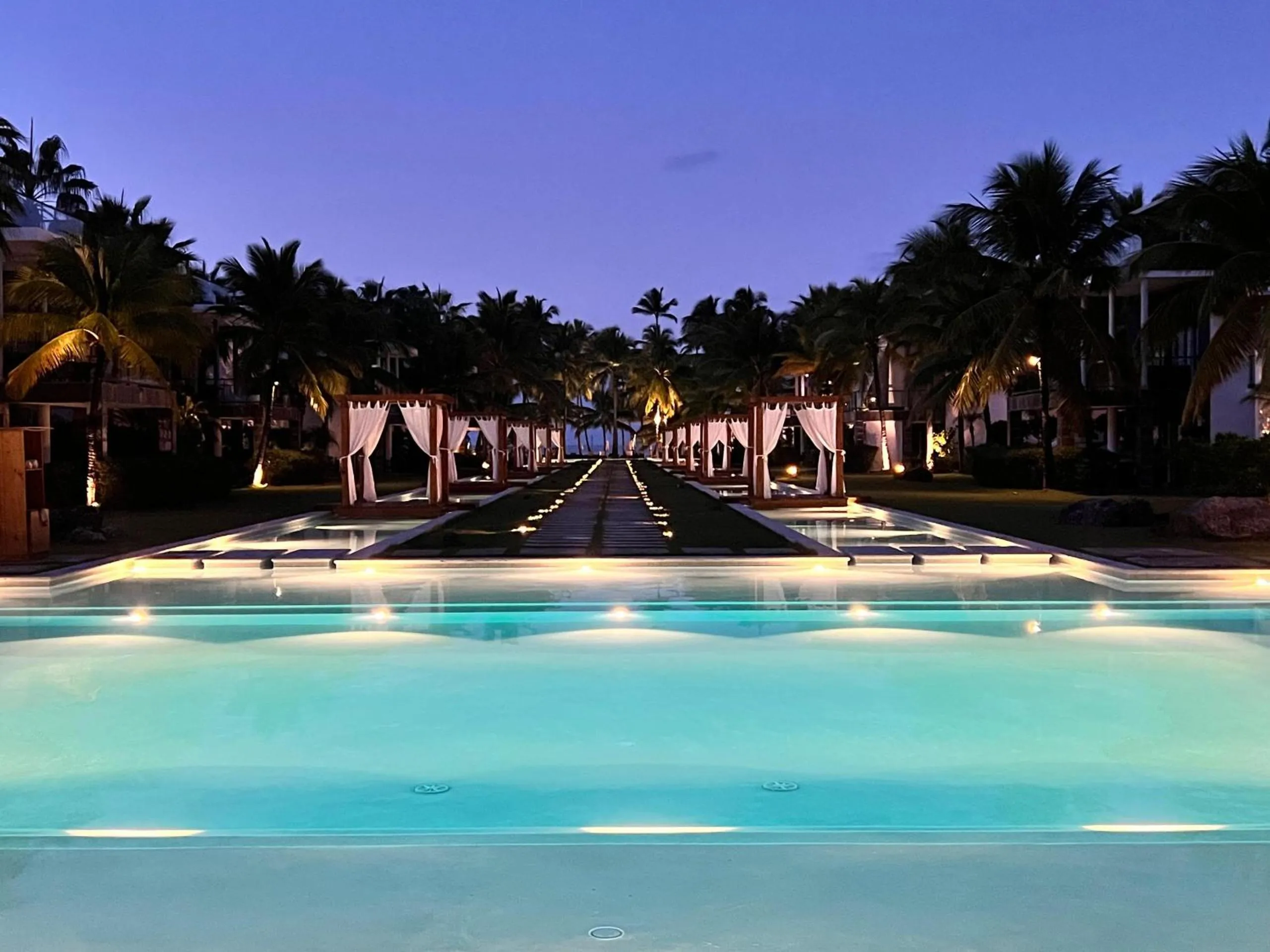 Go away to this charming apt at Sublime w private jacuzzi included