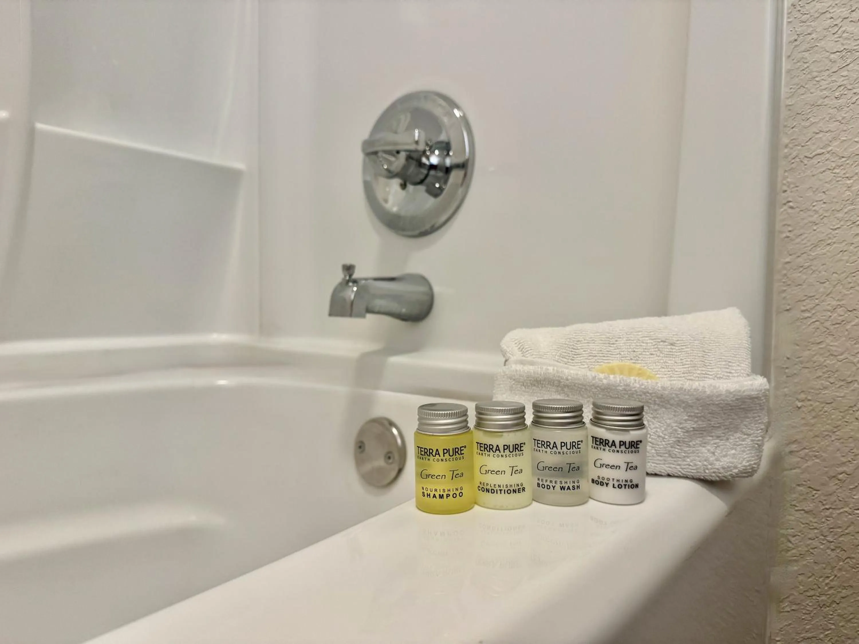 Bath in The Retro Hotel