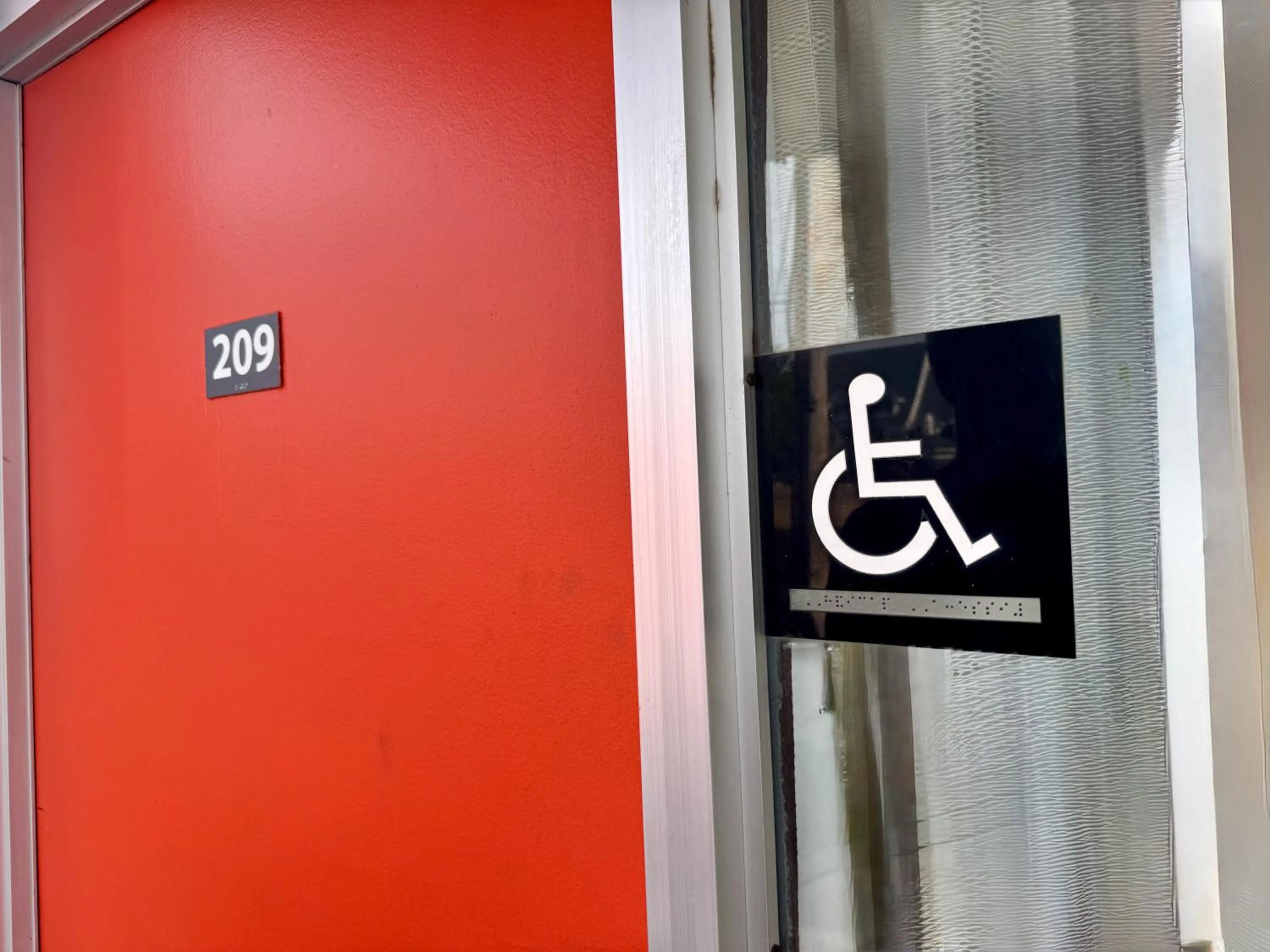 acessibility in The Retro Hotel