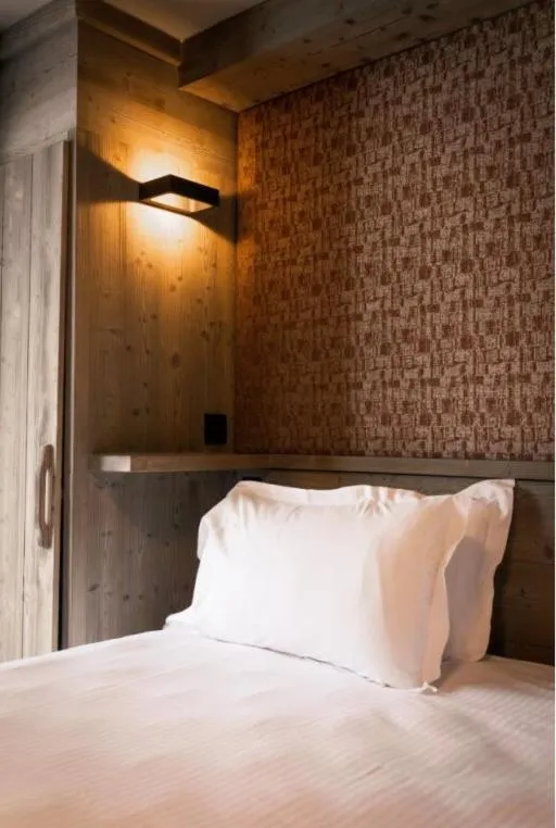 Bed in Hôtel L'Aigle du Montana by Les Etincelles