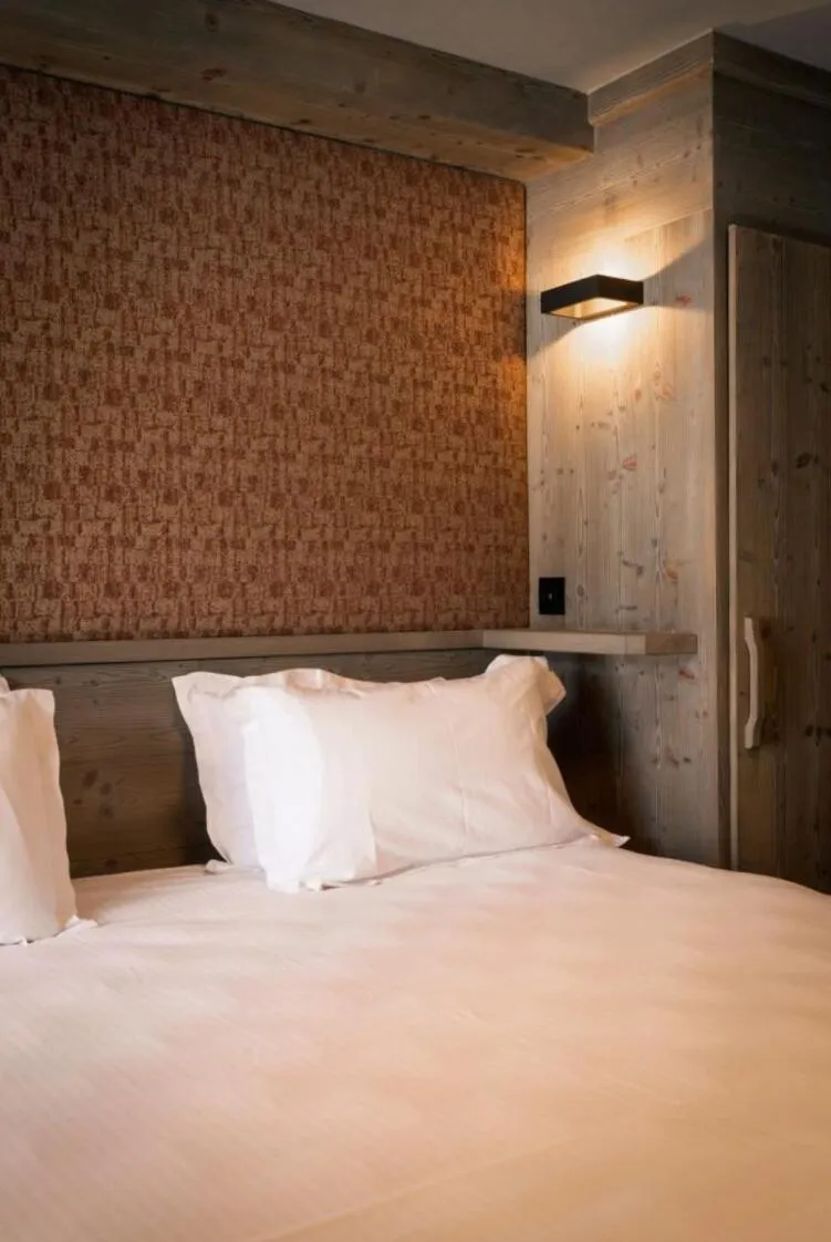 Bed in Hôtel L'Aigle du Montana by Les Etincelles