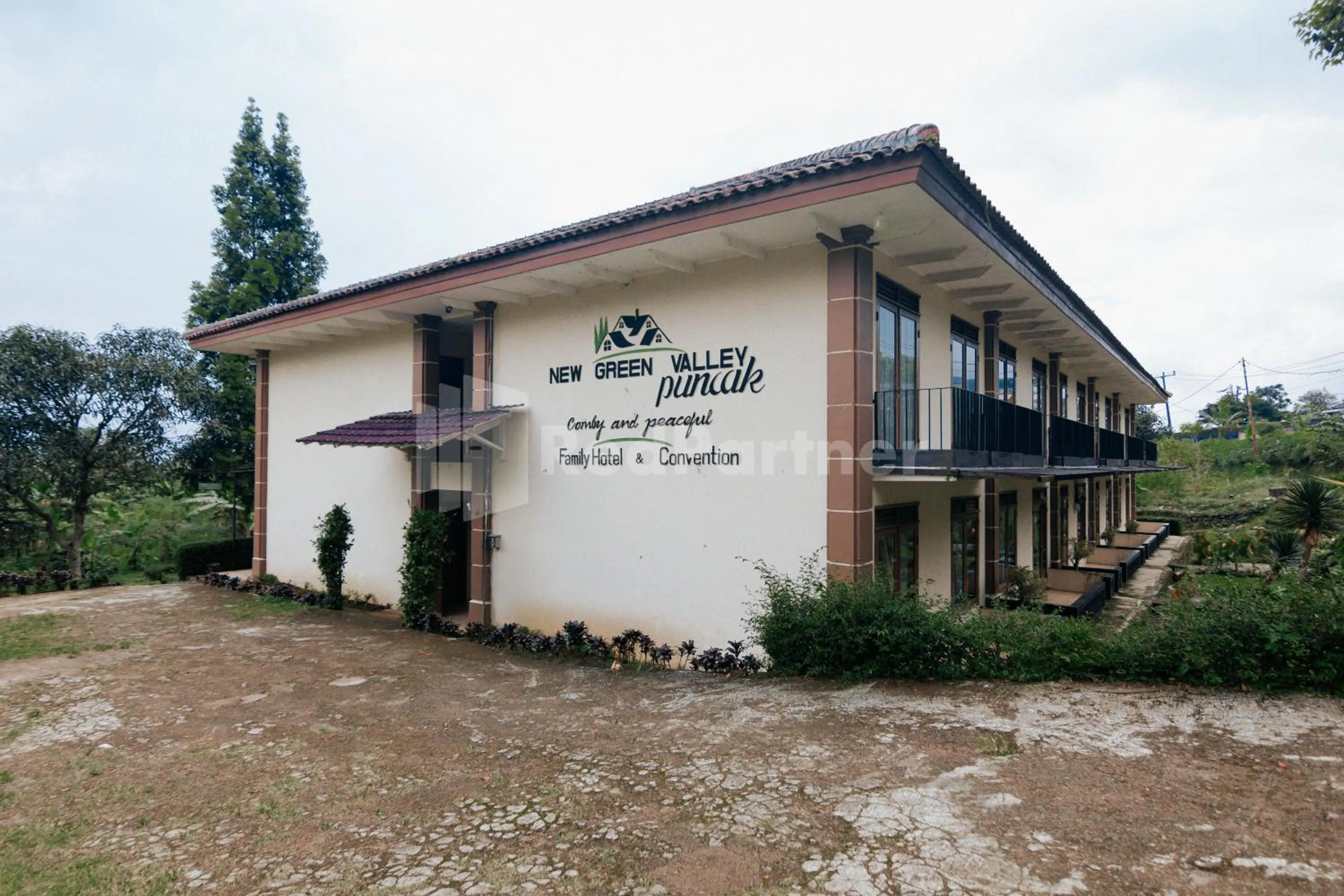 Property building in Villa Green Valley Puncak RedPartner