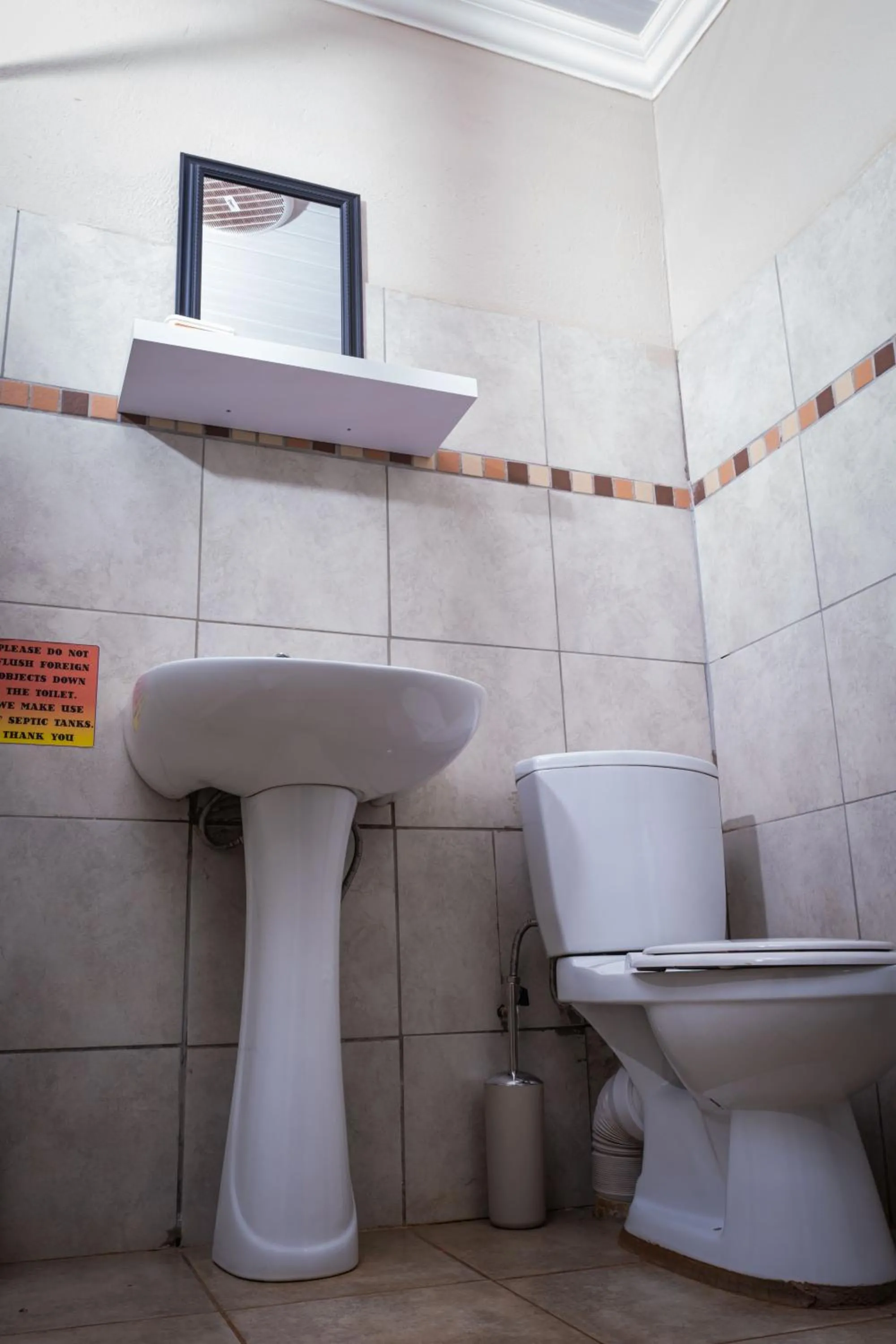 Toilet in Lempitse Lodge