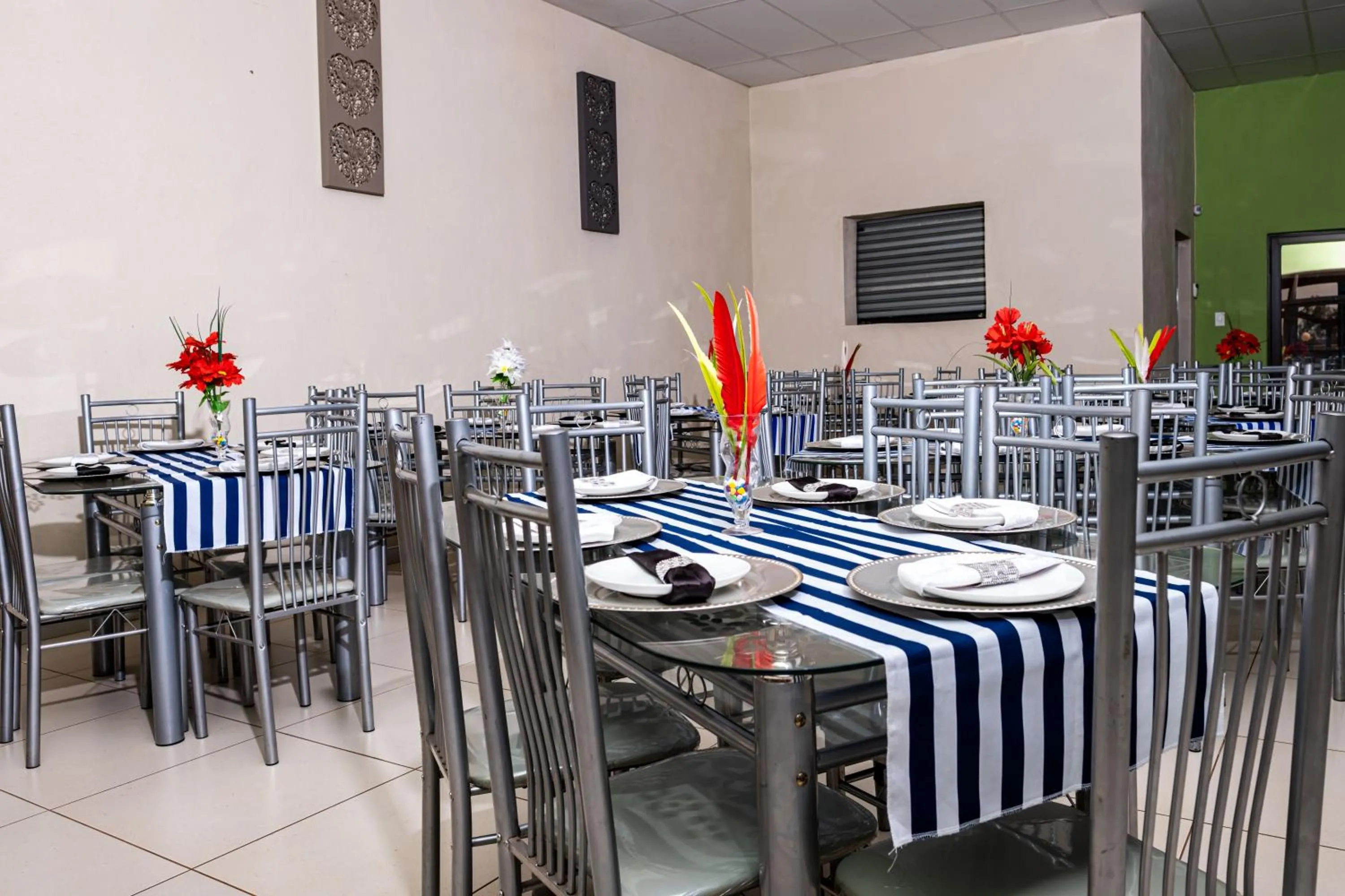 Restaurant/places to eat in Lempitse Lodge