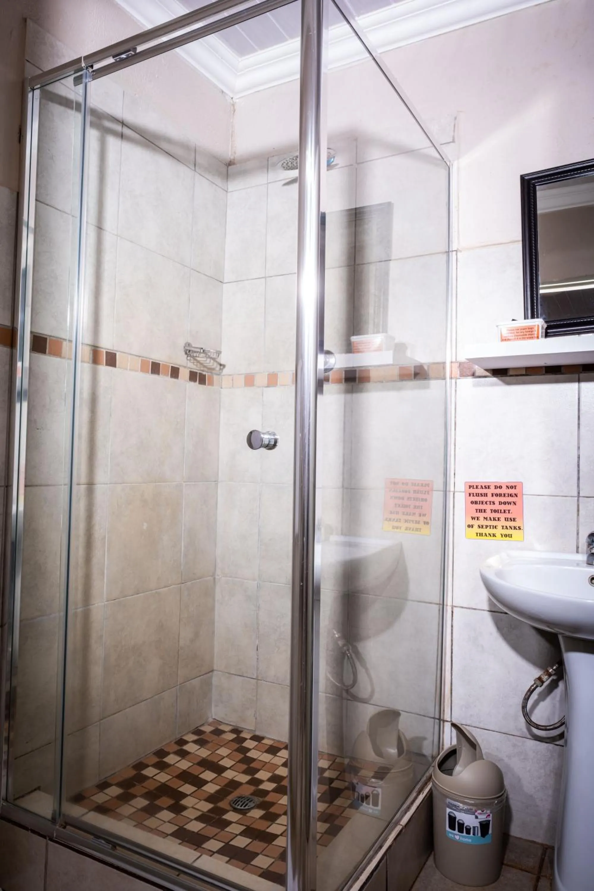 Shower in Lempitse Lodge