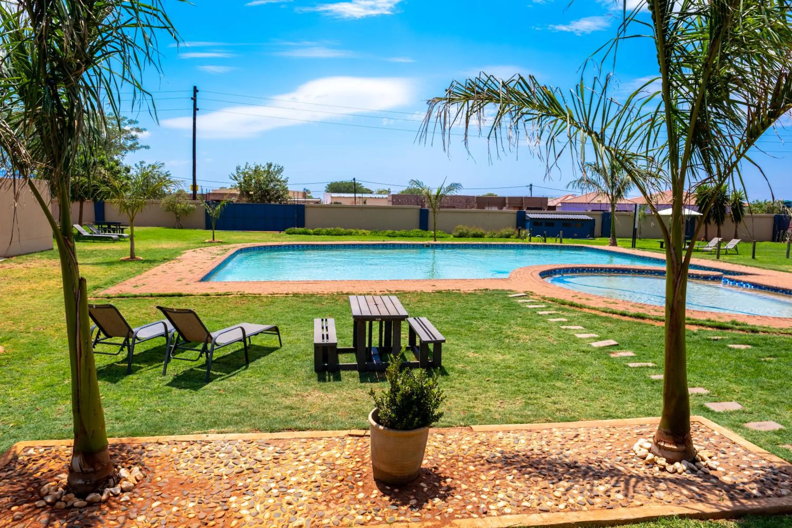 Swimming pool in Lempitse Lodge