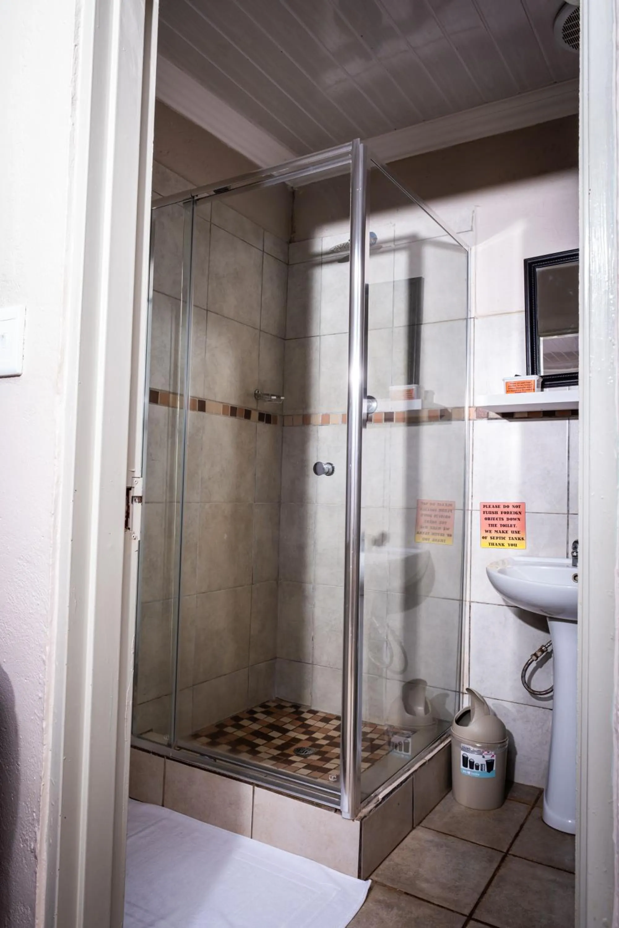 Shower in Lempitse Lodge