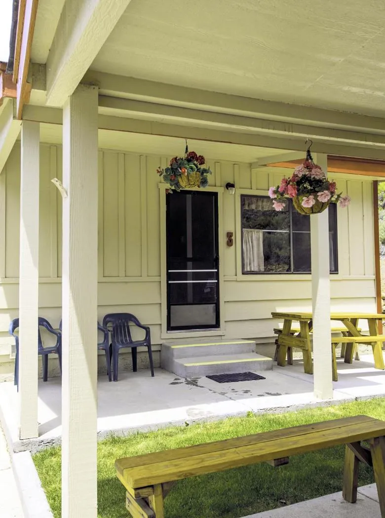 Facade/entrance in Willow Springs Resort