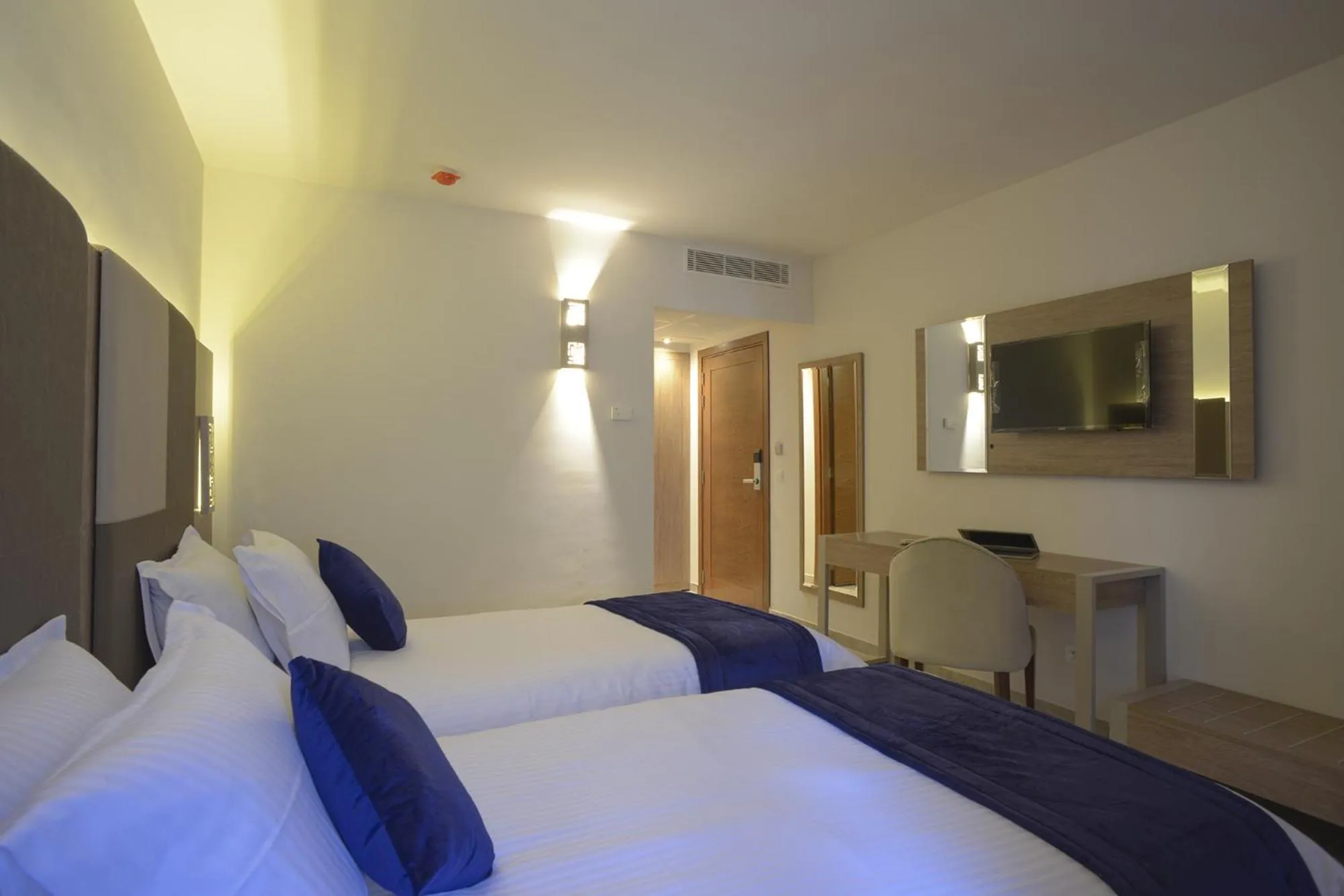 Bed in Hôtel Lescure Business and SPA