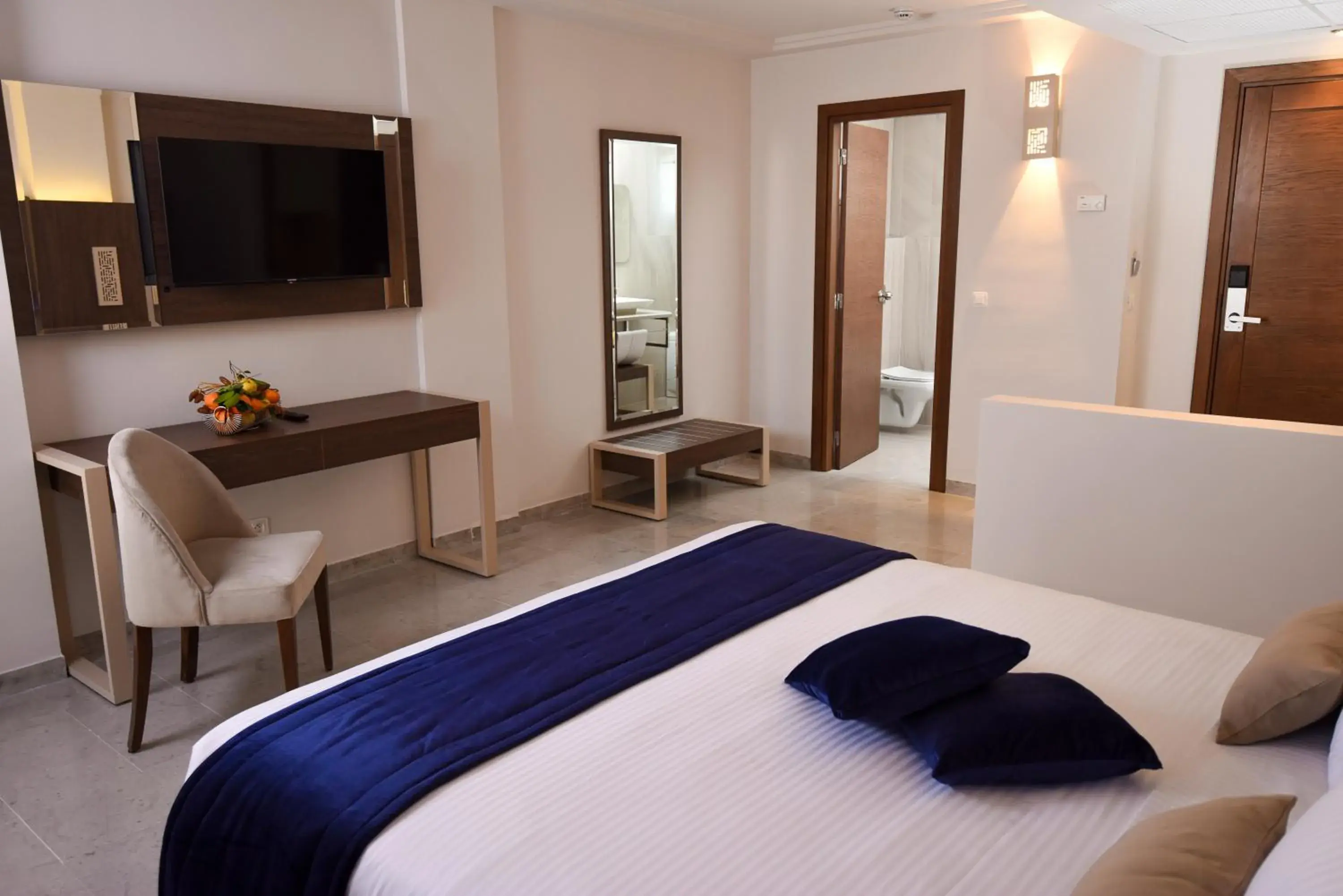 TV and multimedia, Bed in Hôtel Lescure Business and SPA TV and multimedia, Bed in Hôtel Lescure Business and SPA