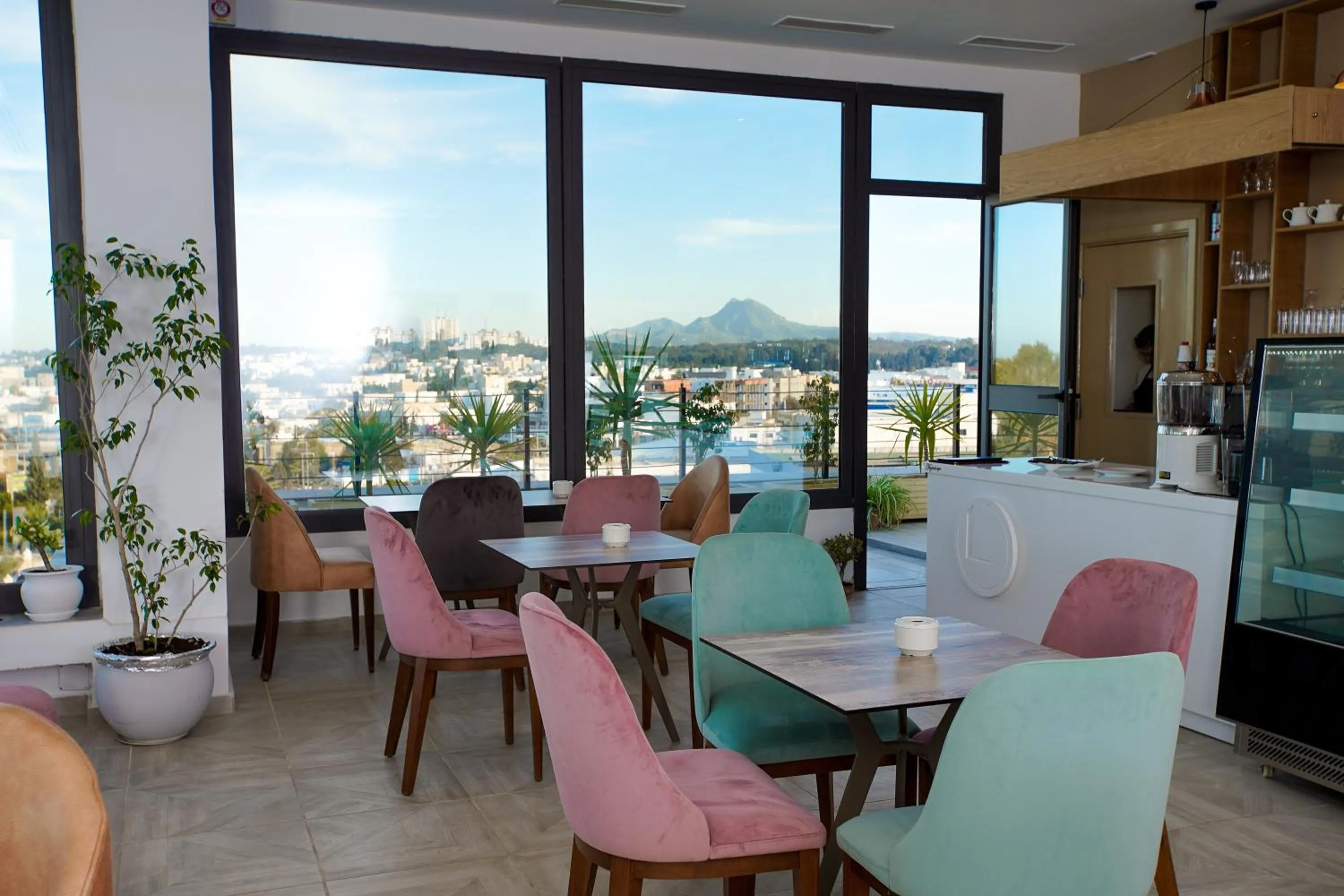 Restaurant/places to eat in Hôtel Lescure Business and SPA