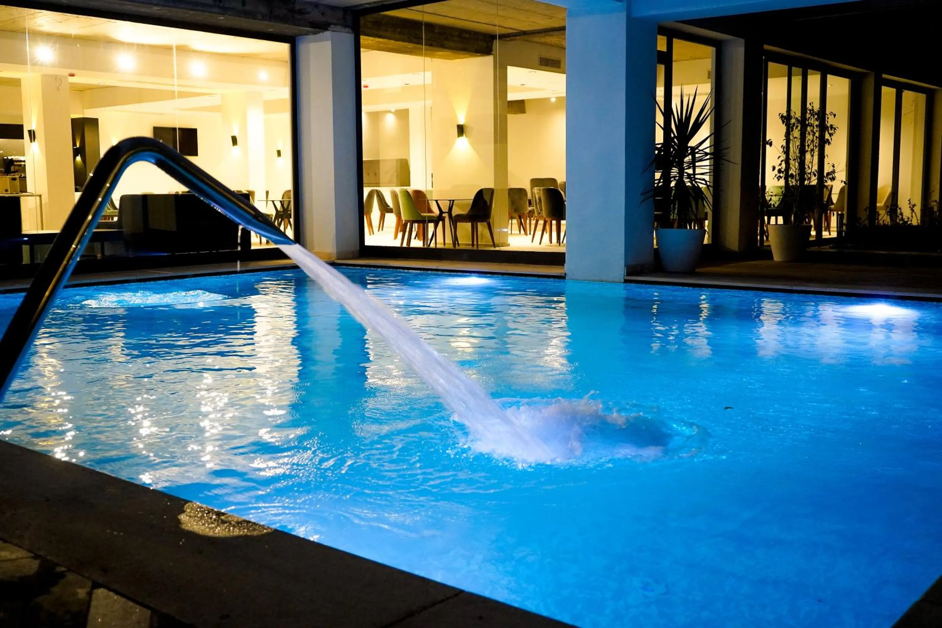 Swimming pool in Hôtel Lescure Business and SPA