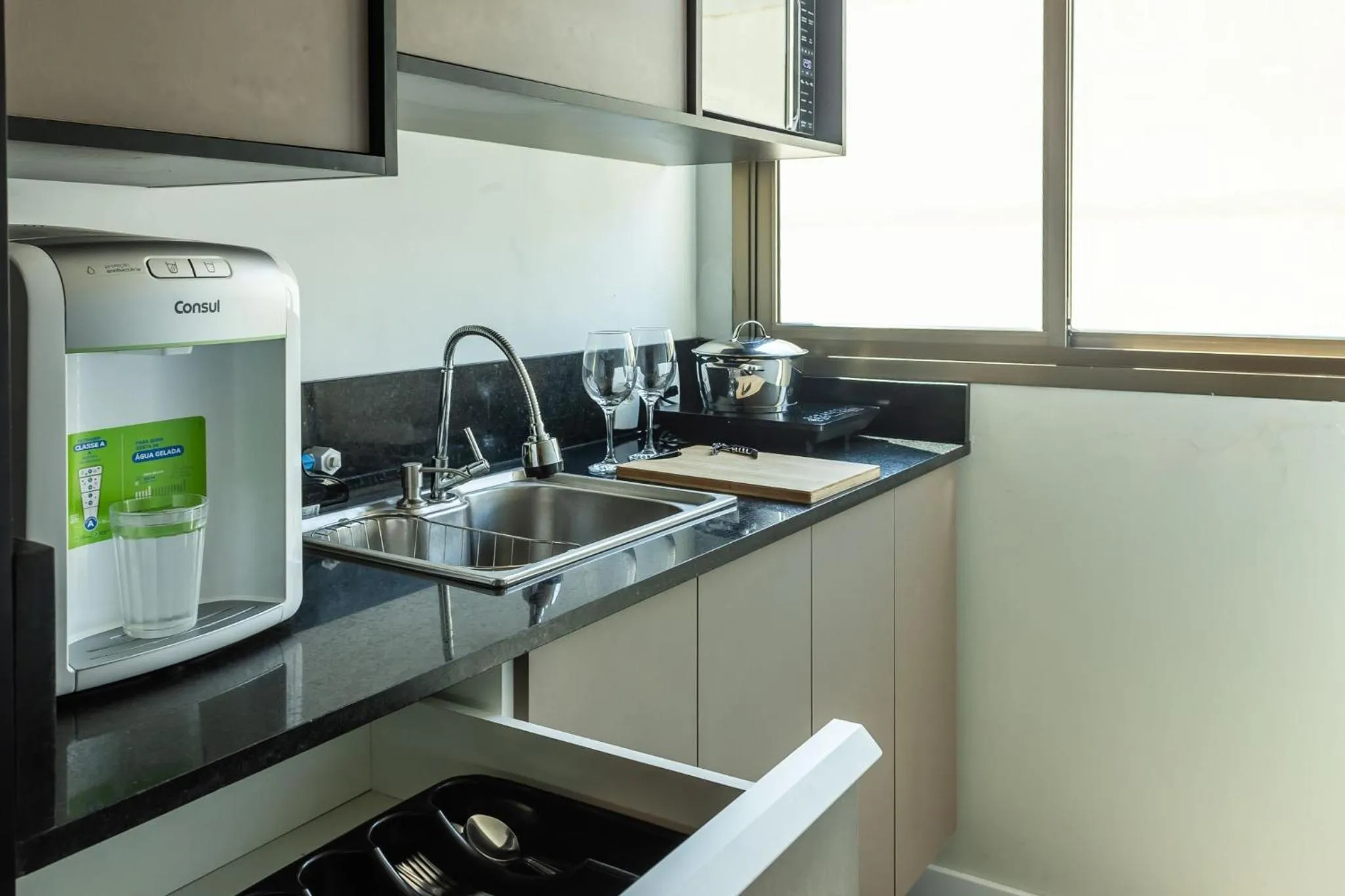 Kitchen or kitchenette in Xtay Privilege Botafogo - Apartamentos a 6min da praia e próximo a Copacabana