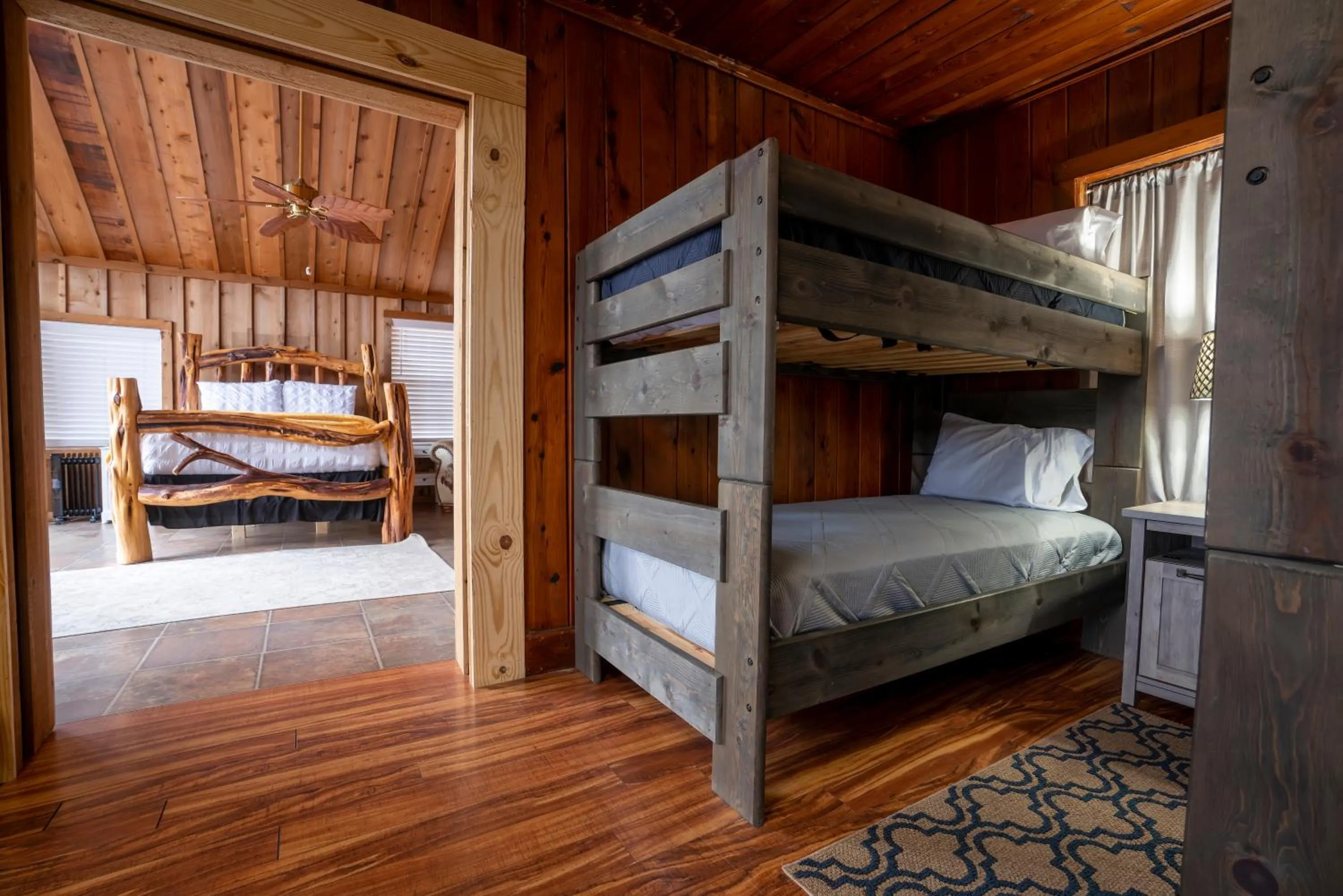 Bed in Liams Lodge-Peaceful Cabin Panoramic Lake Views