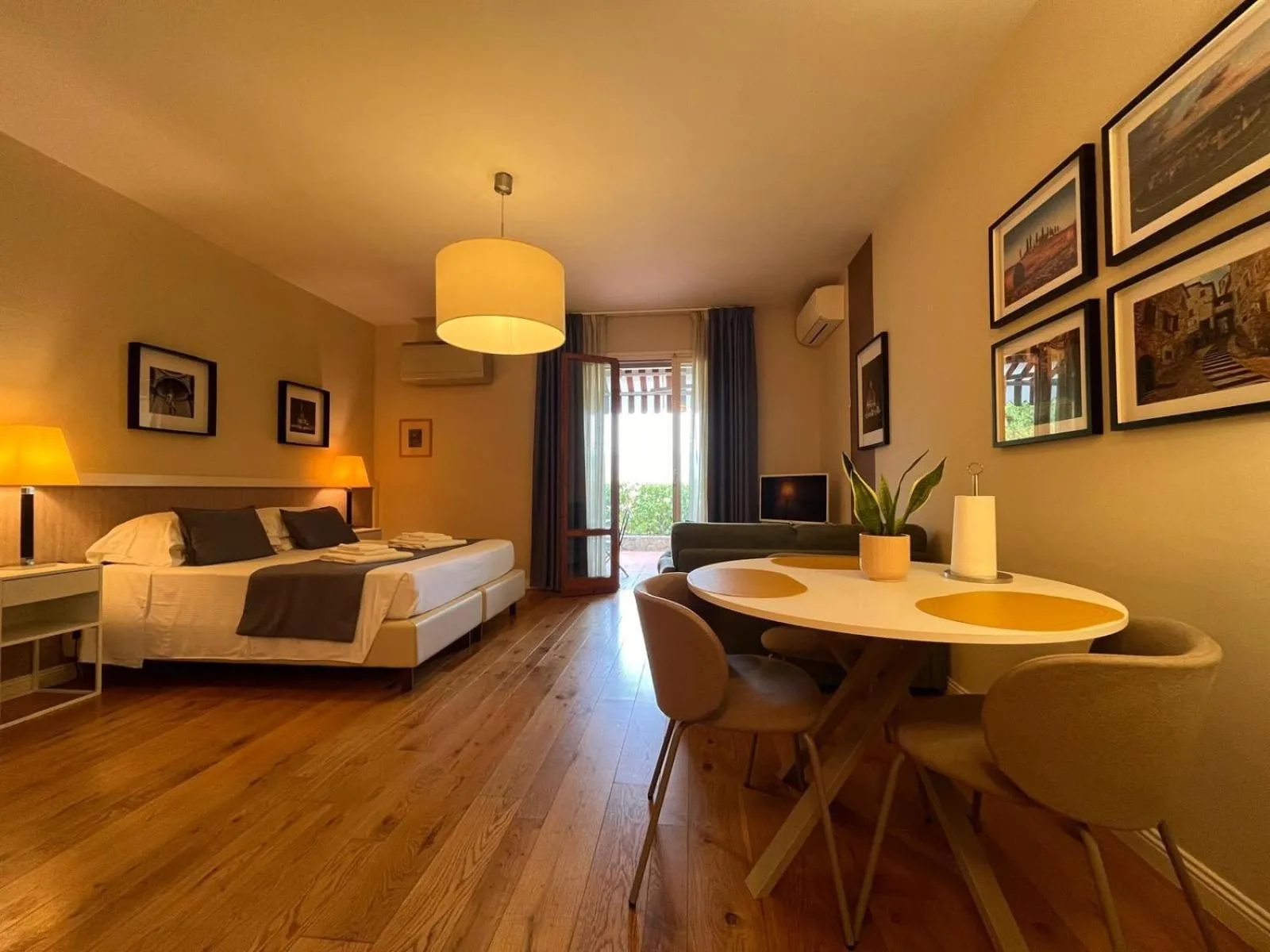 Photo of the whole room, Bed in Residence Poggio Golf Chianti Firenze