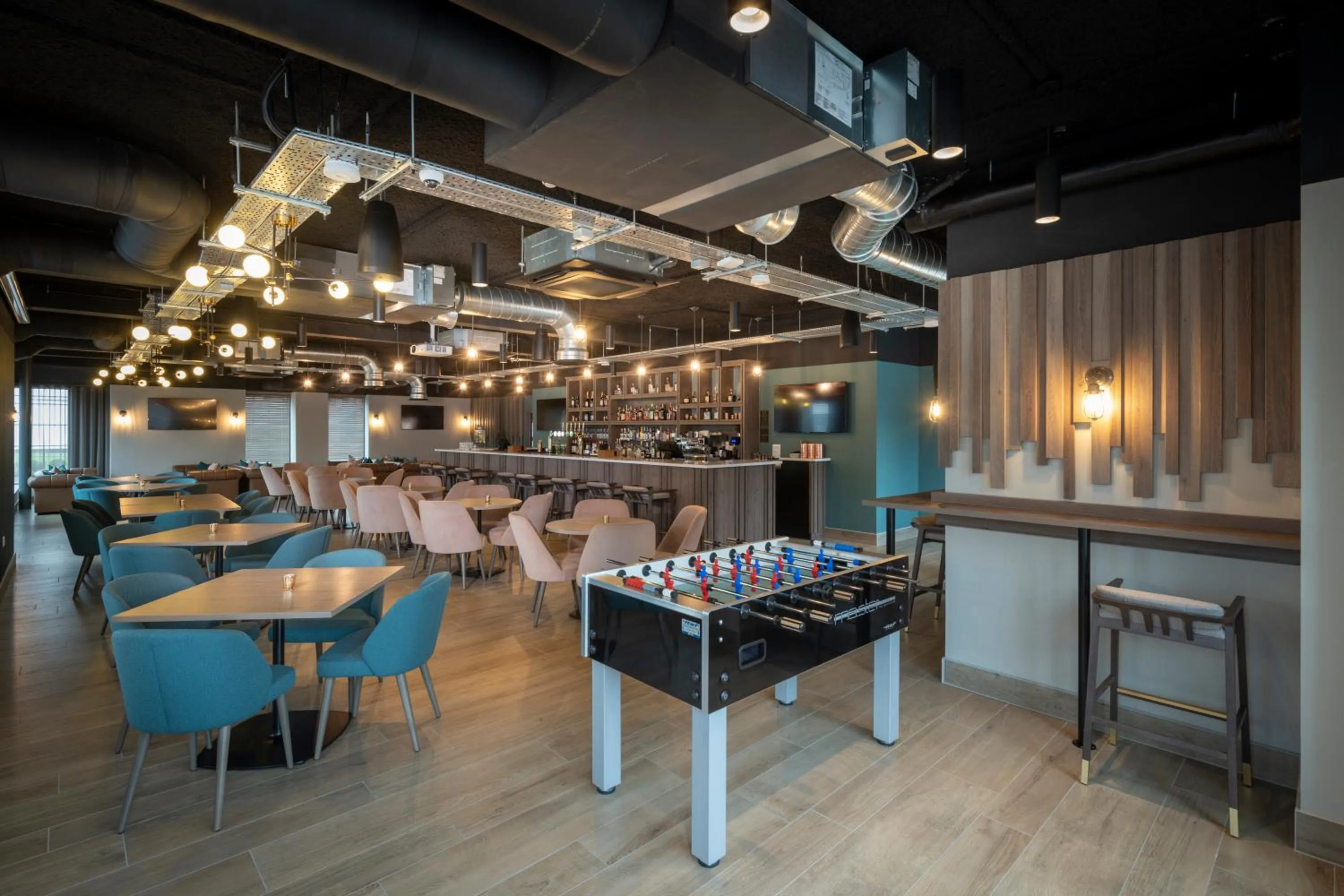 Lounge or bar in The Heyford Hotel