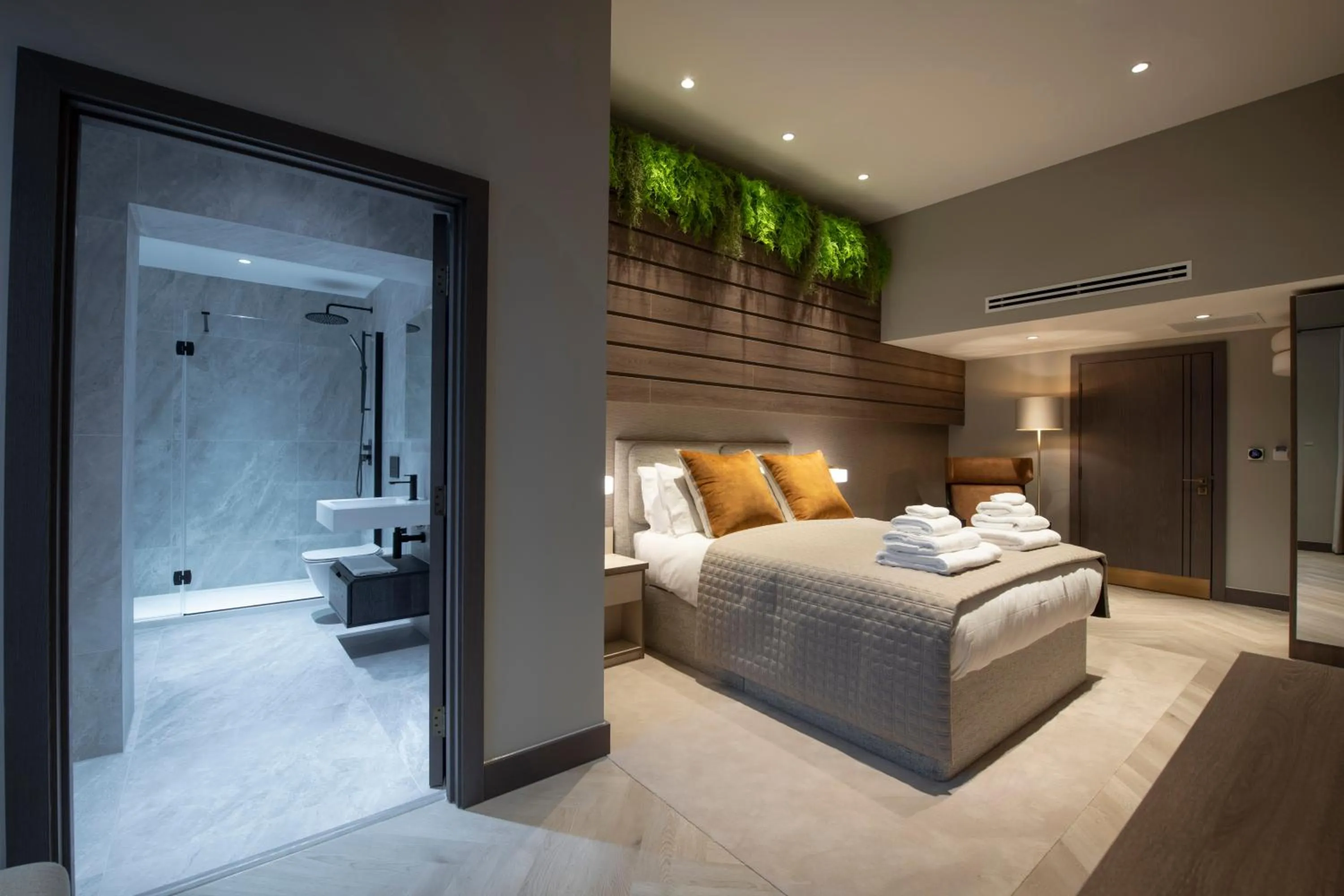 Bedroom, Bed in The Heyford Hotel