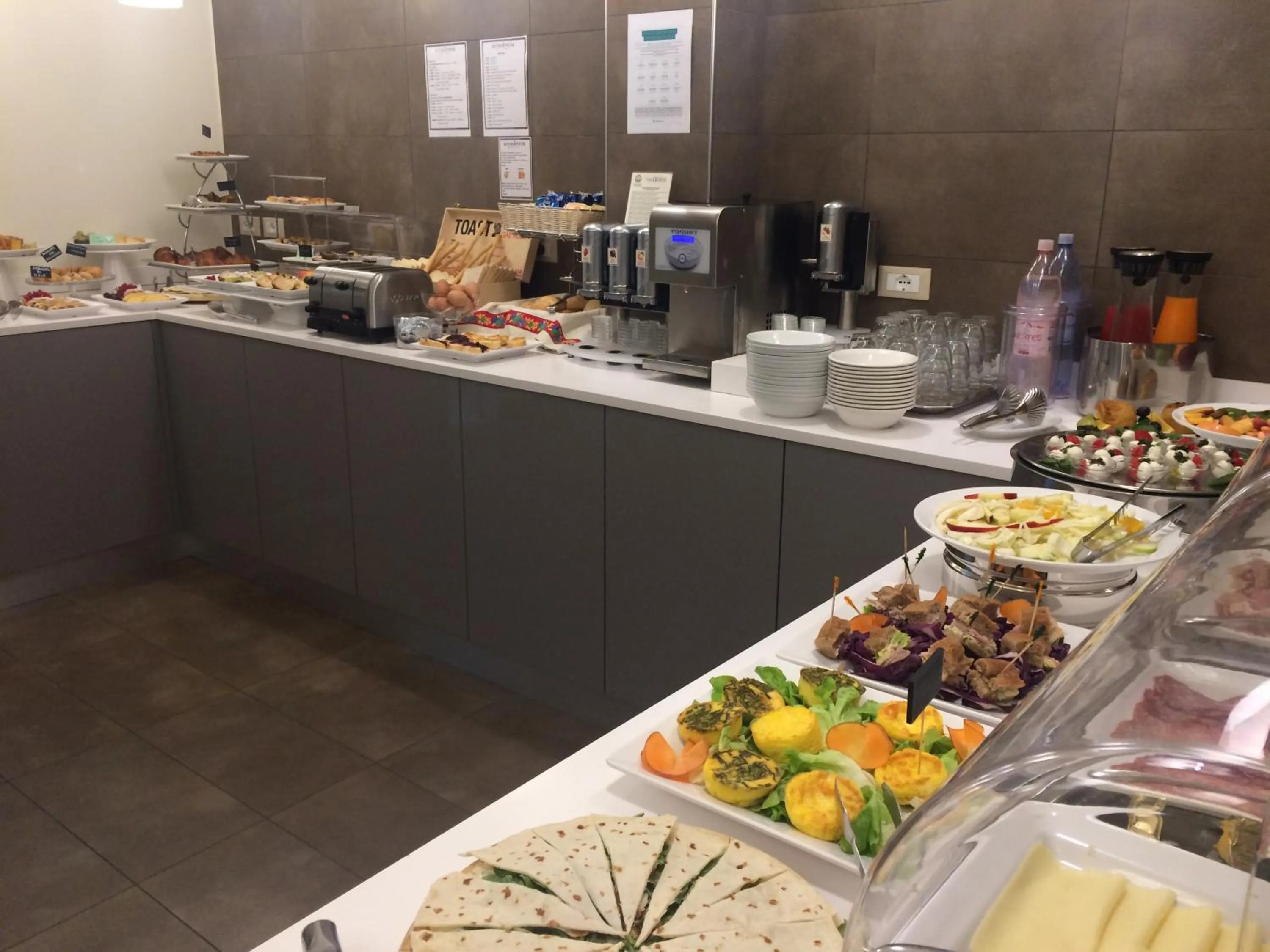 Food and drinks in Accademia Hotel