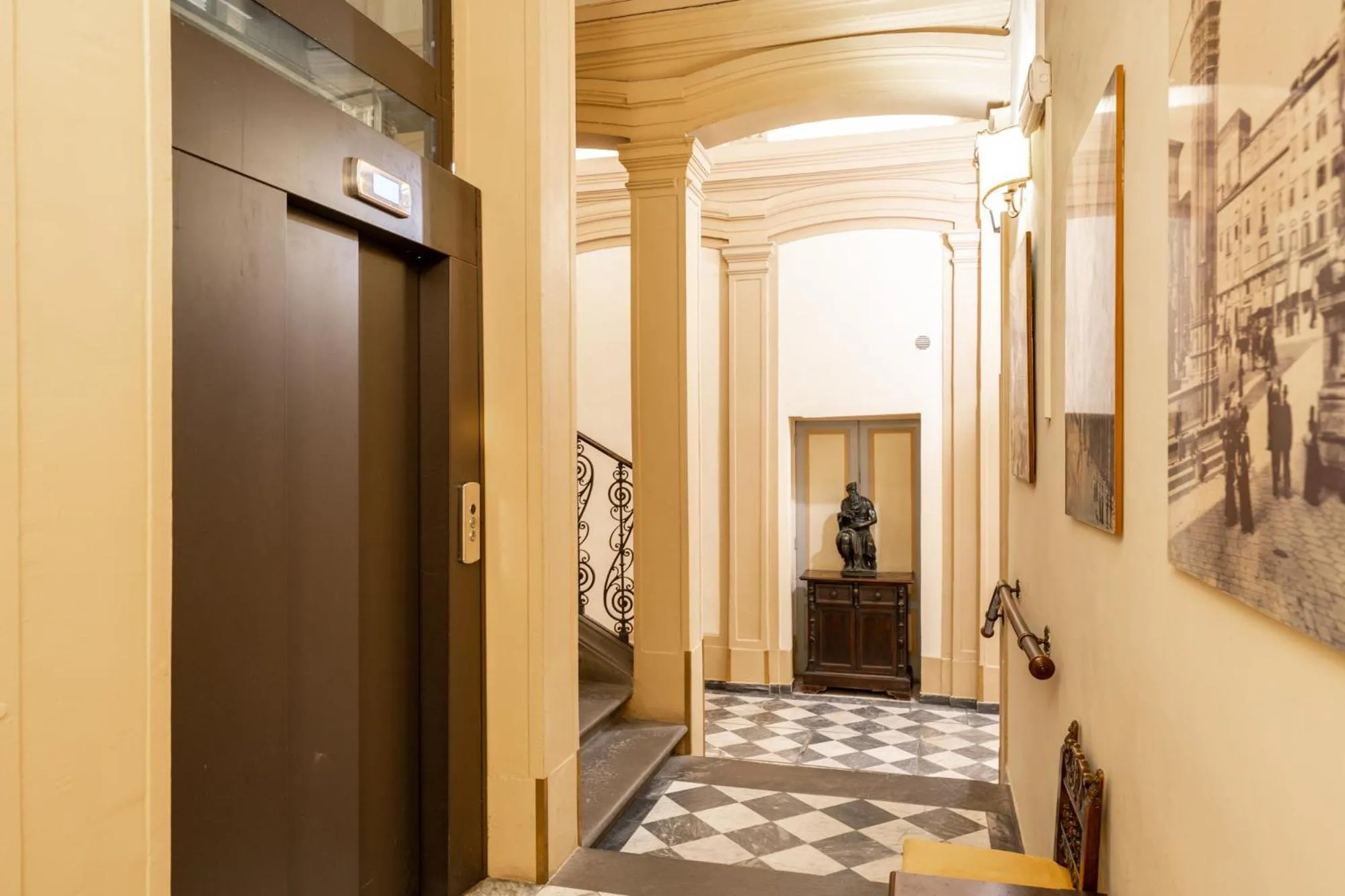 elevator in Hotel Pendini