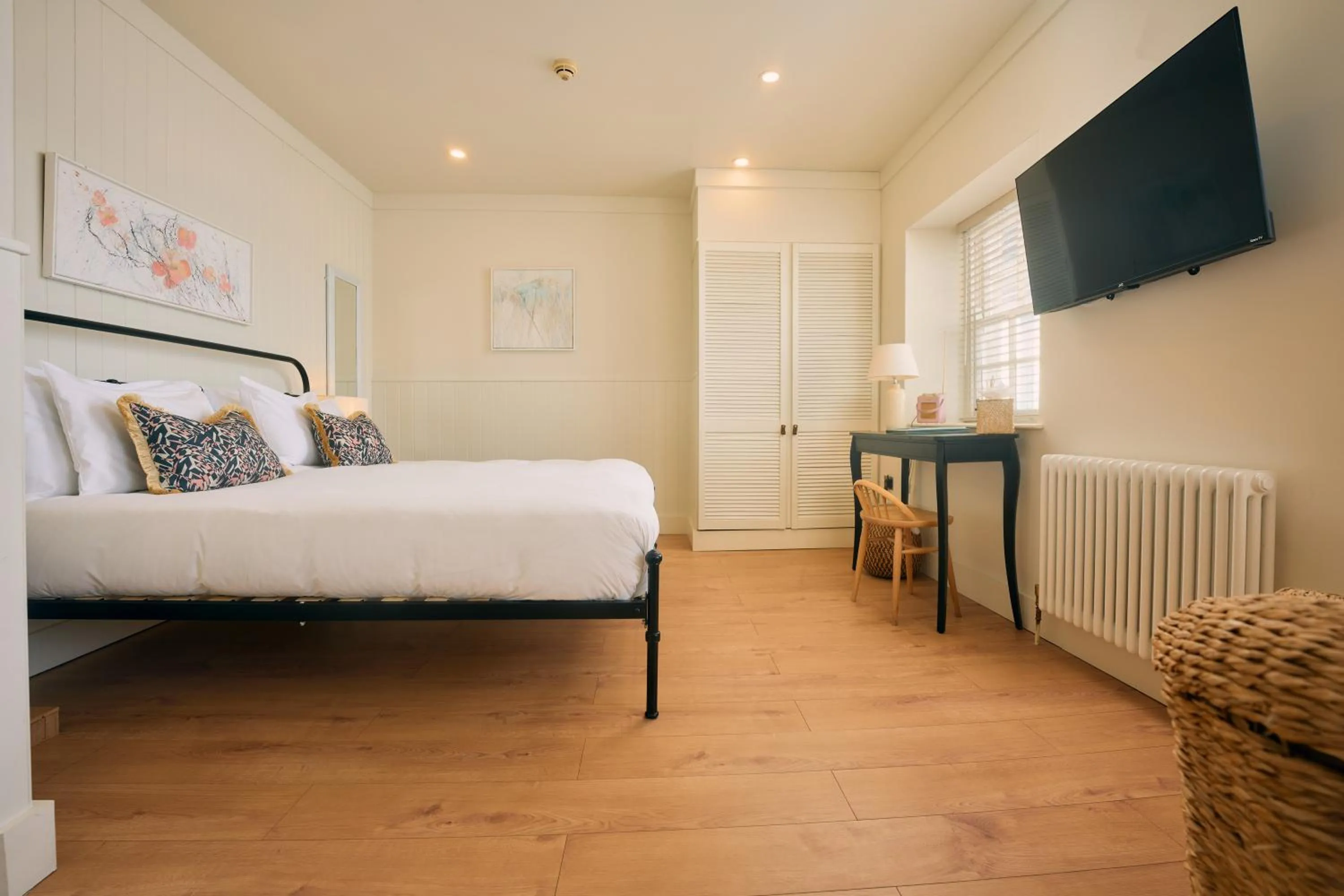 Bed in The Godolphin Hotel