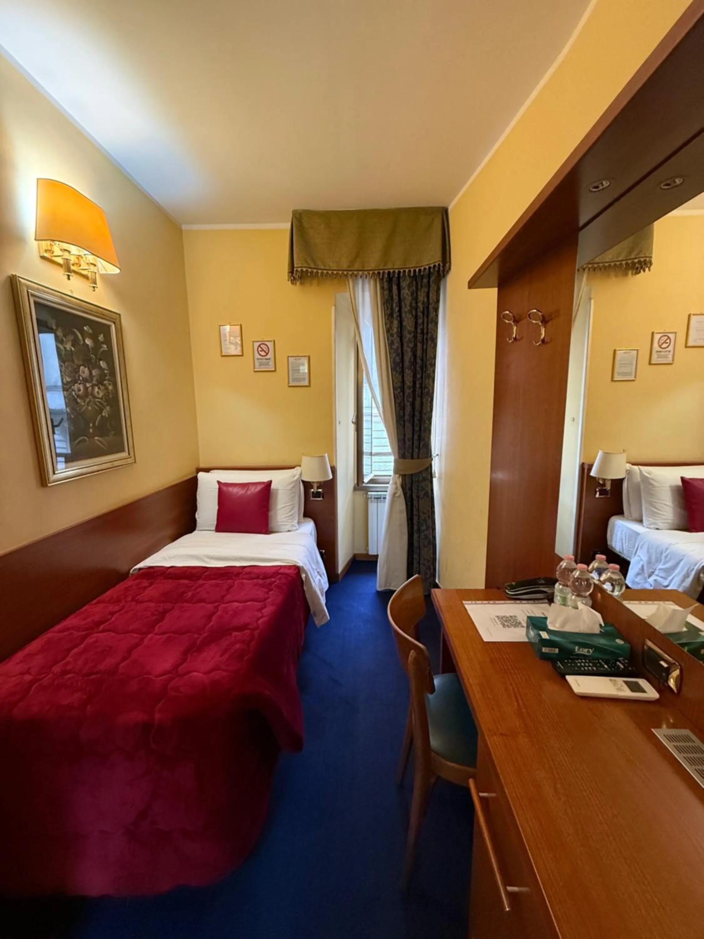 Bed in Hotel Fenicia