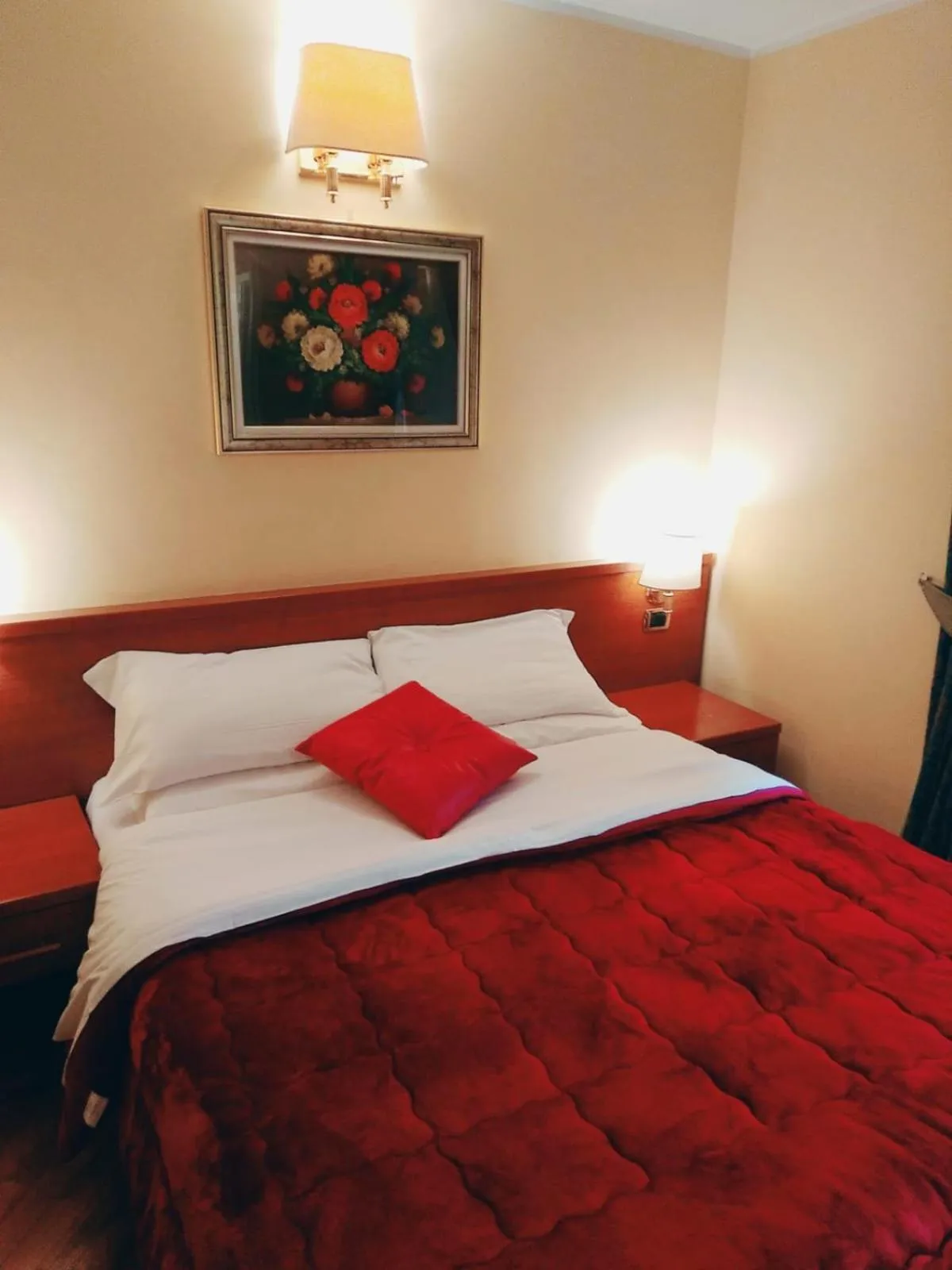 Bed in Hotel Fenicia