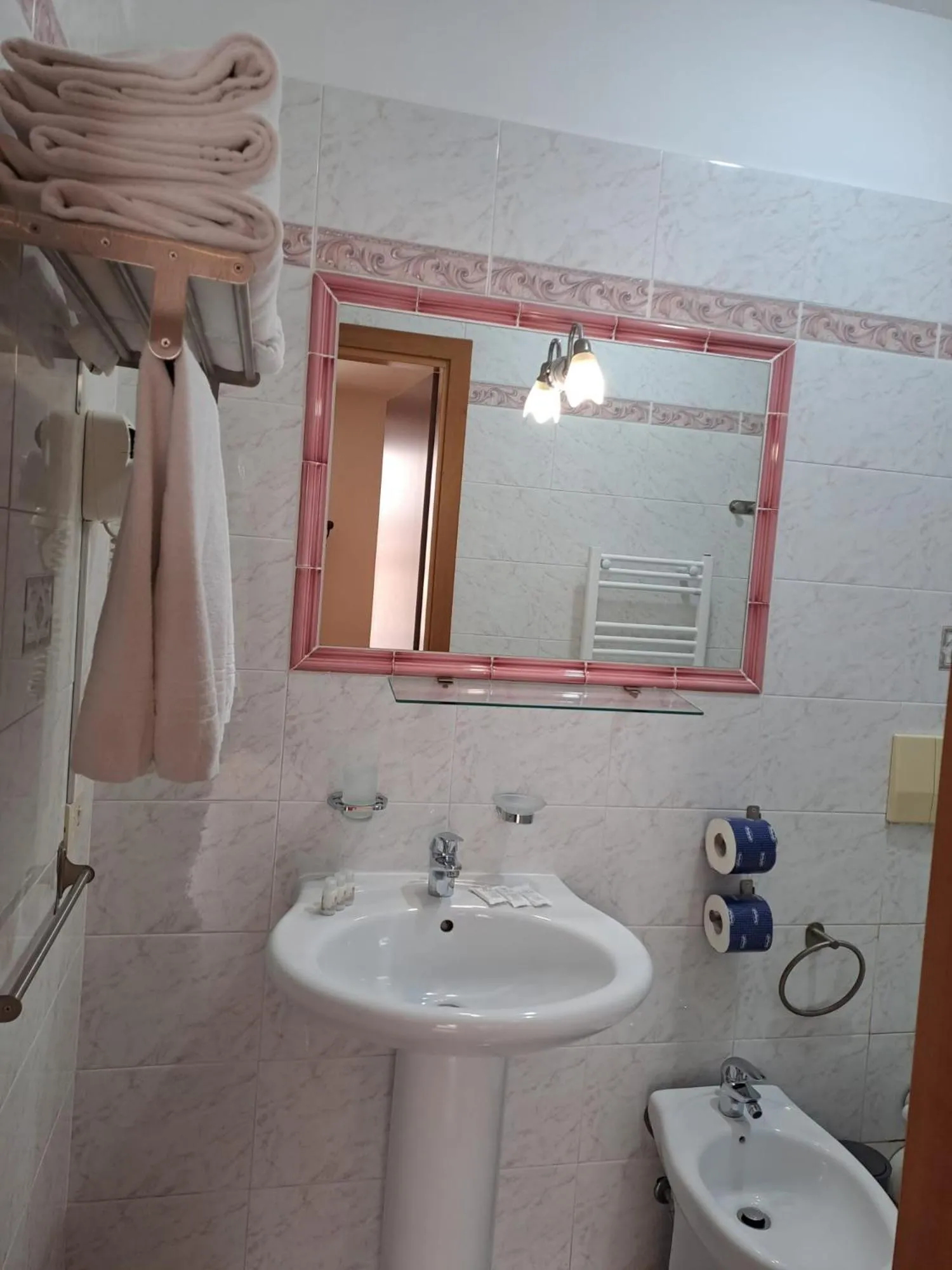 Shower in Hotel Fenicia