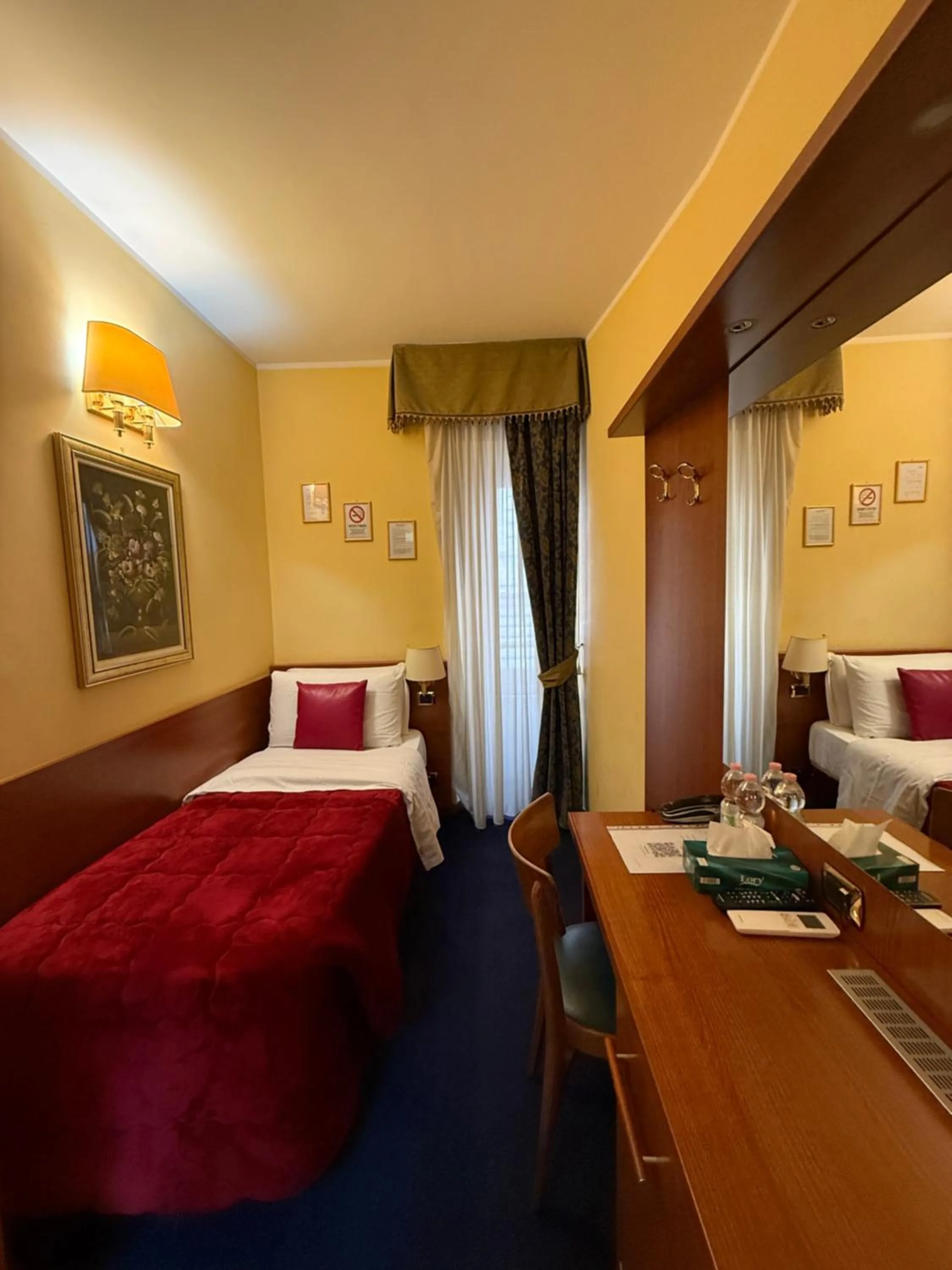 Bed in Hotel Fenicia