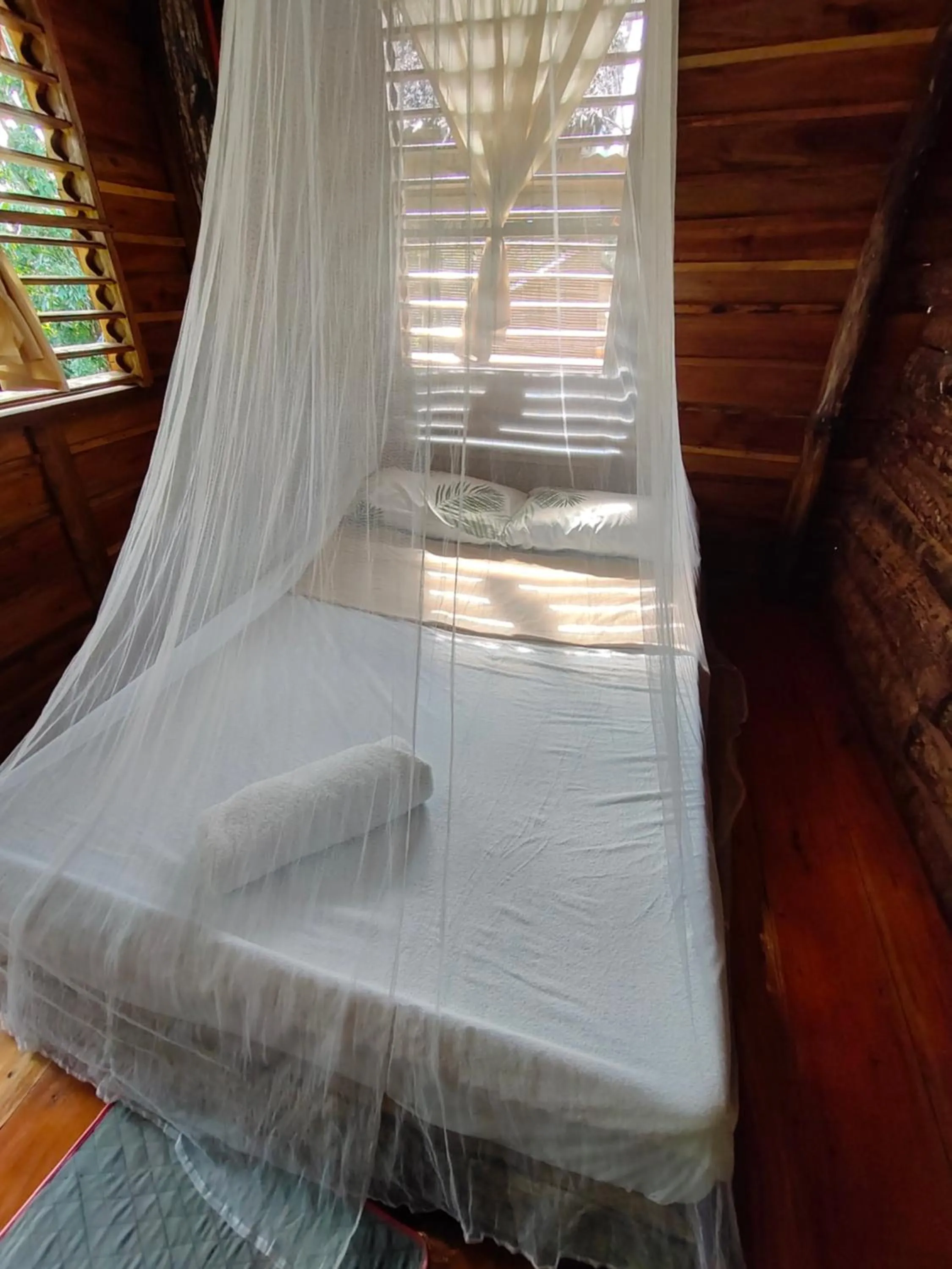 Bed in Payag n' Kapitan, Experience pinubre living