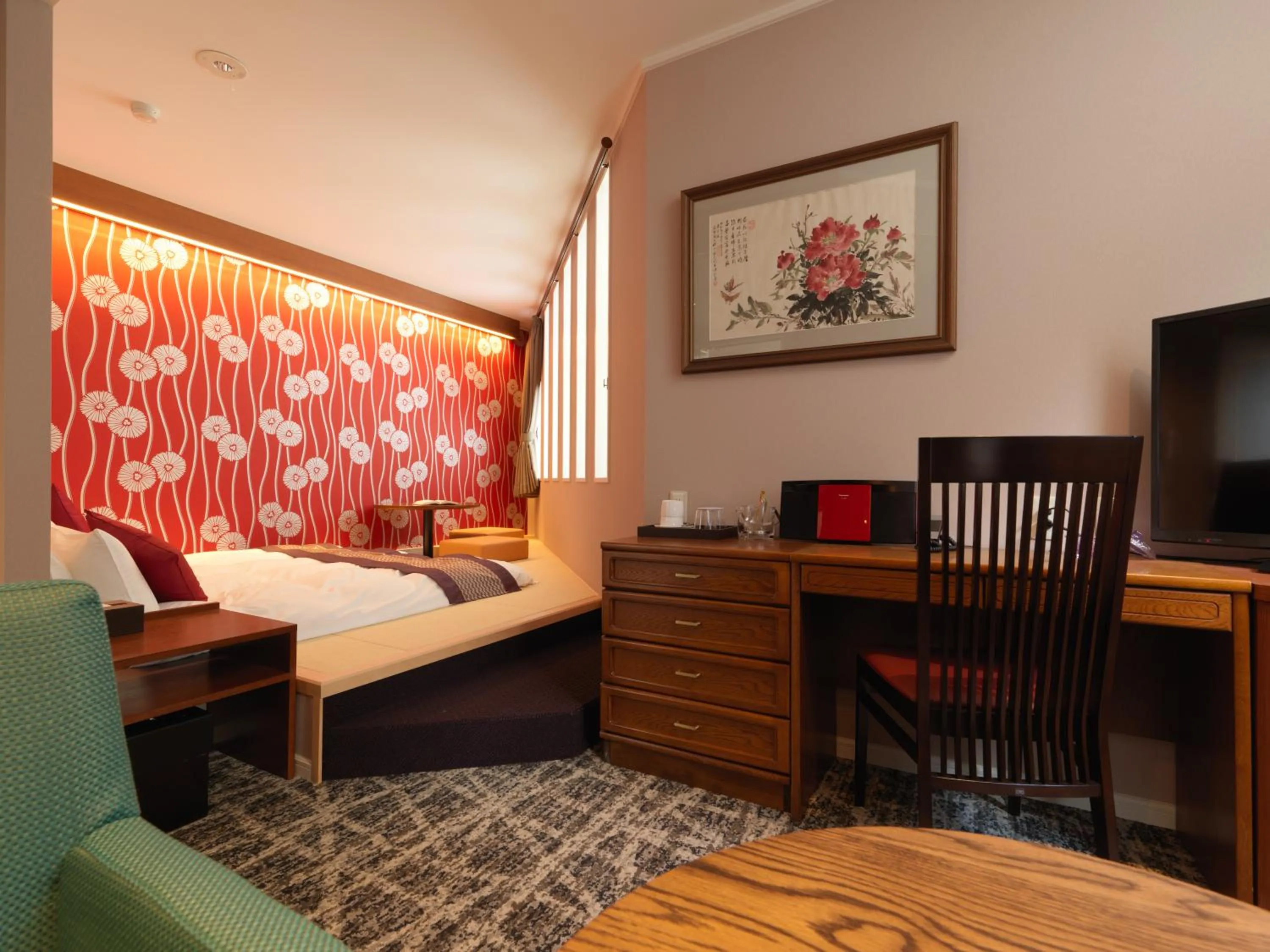 Photo of the whole room, Bed in La Jolie Motomachi