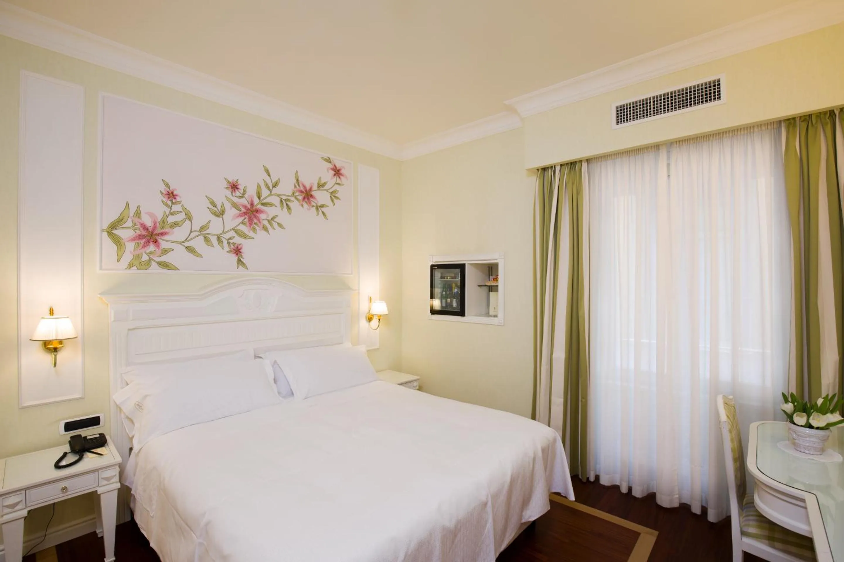 Bedroom, Bed in Palazzo Alabardieri