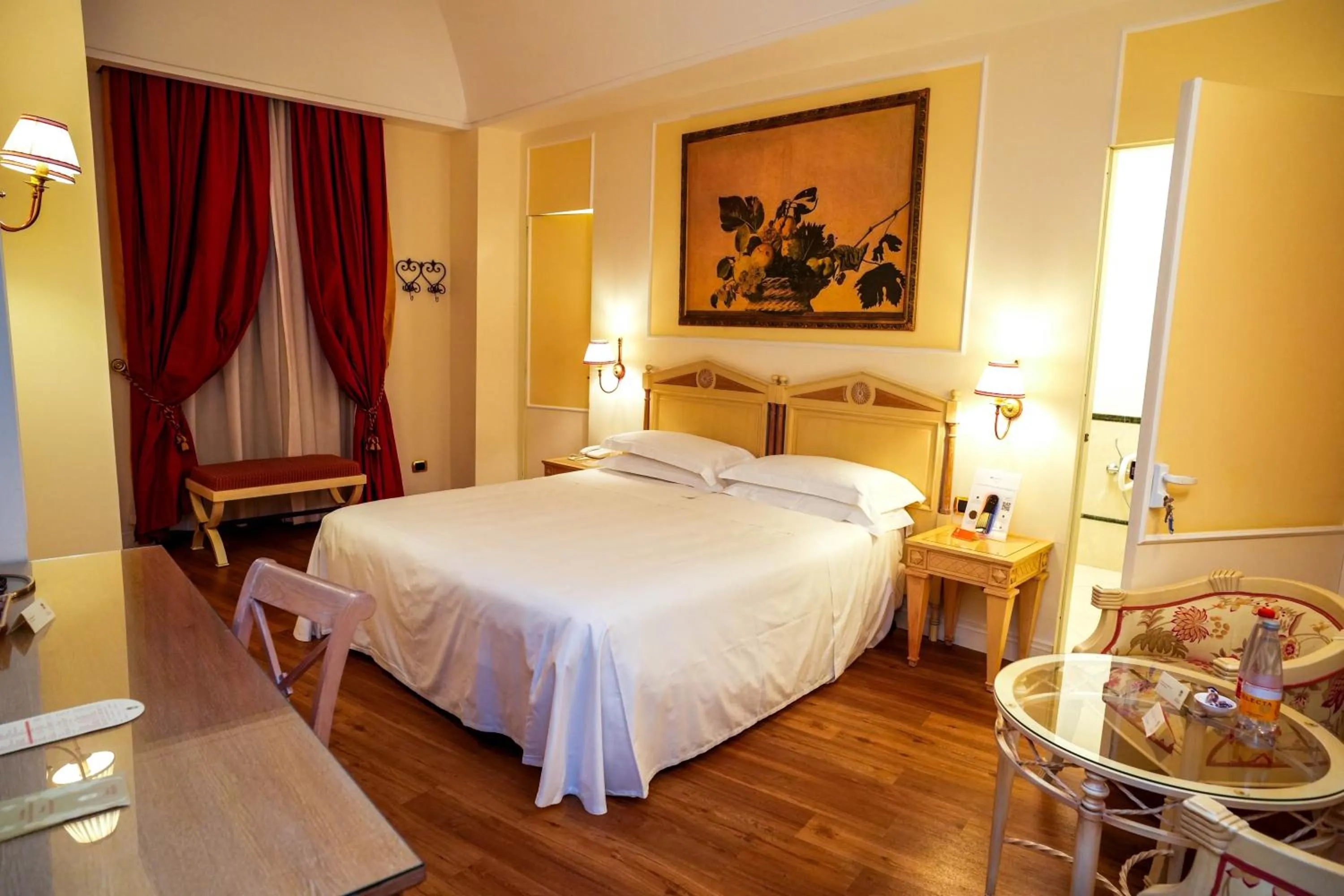 Bedroom, Bed in Palazzo Alabardieri