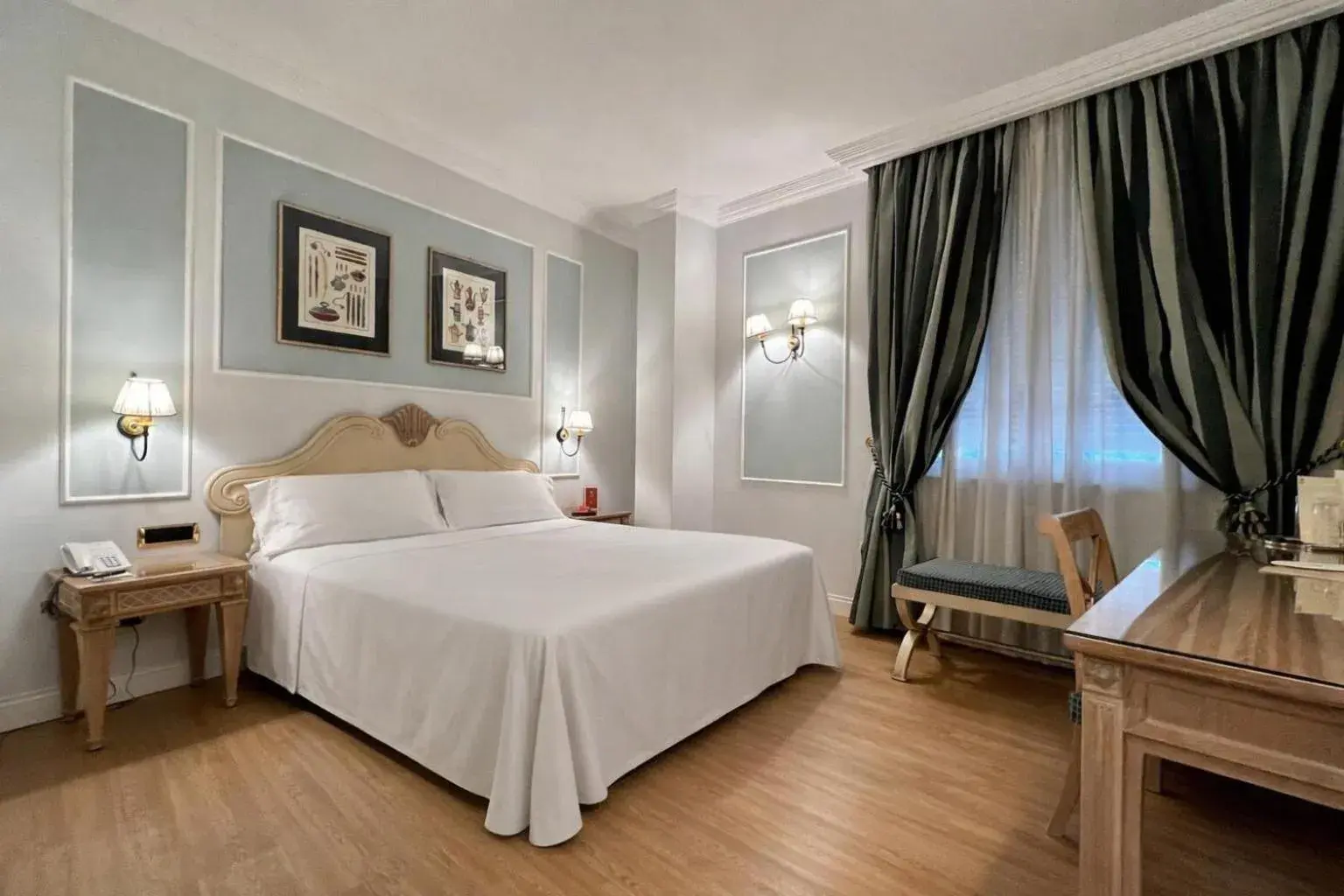 Bedroom, Bed in Palazzo Alabardieri Bedroom, Bed in Palazzo Alabardieri