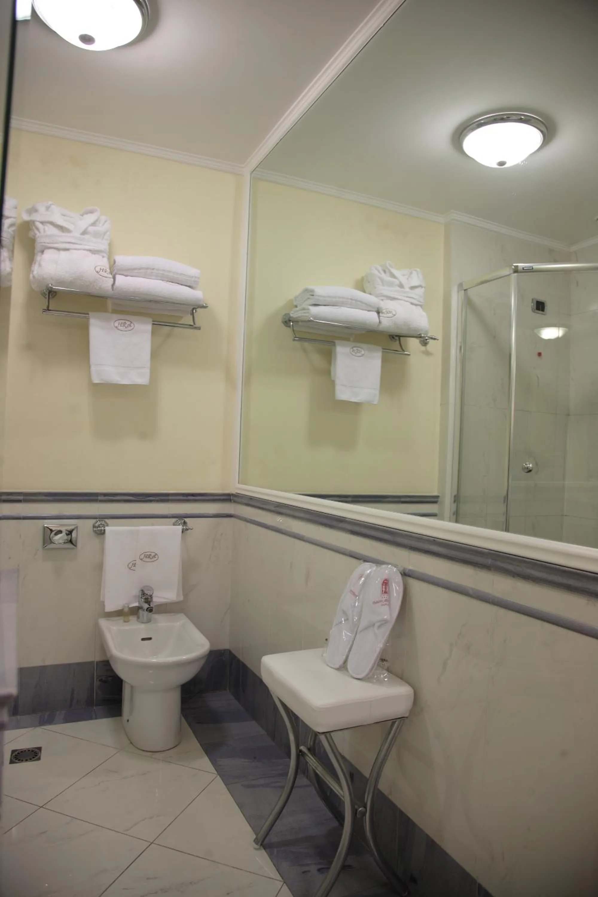 Bathroom in Palazzo Alabardieri