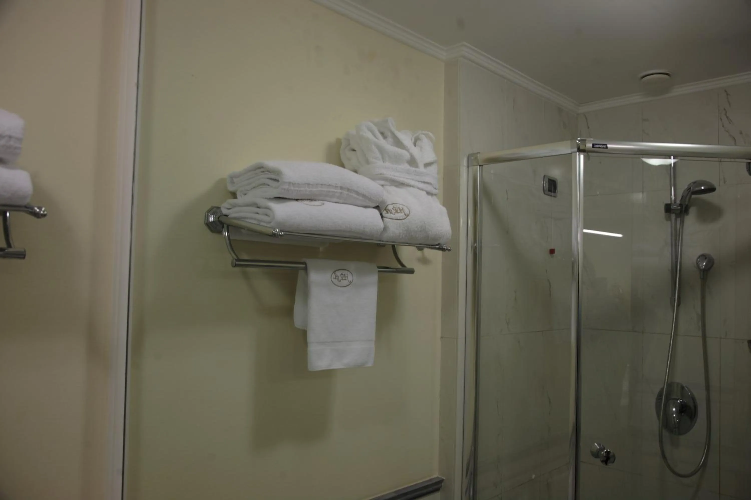 Bathroom in Palazzo Alabardieri