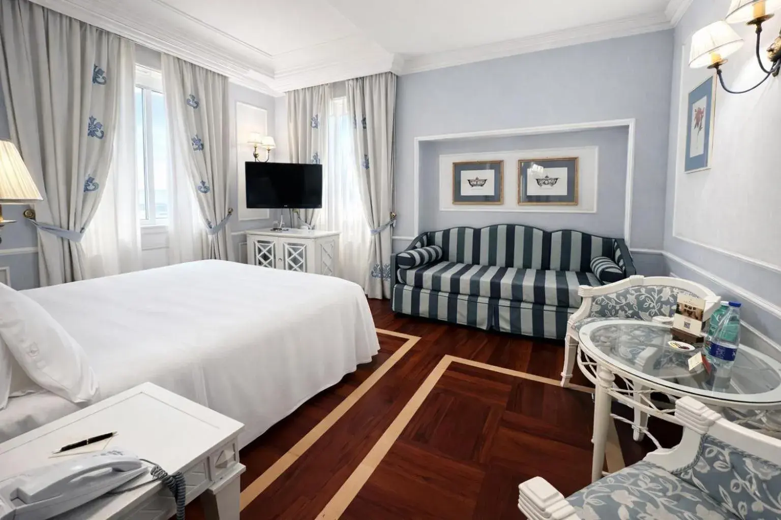 Bedroom, Bed in Palazzo Alabardieri Bedroom, Bed in Palazzo Alabardieri