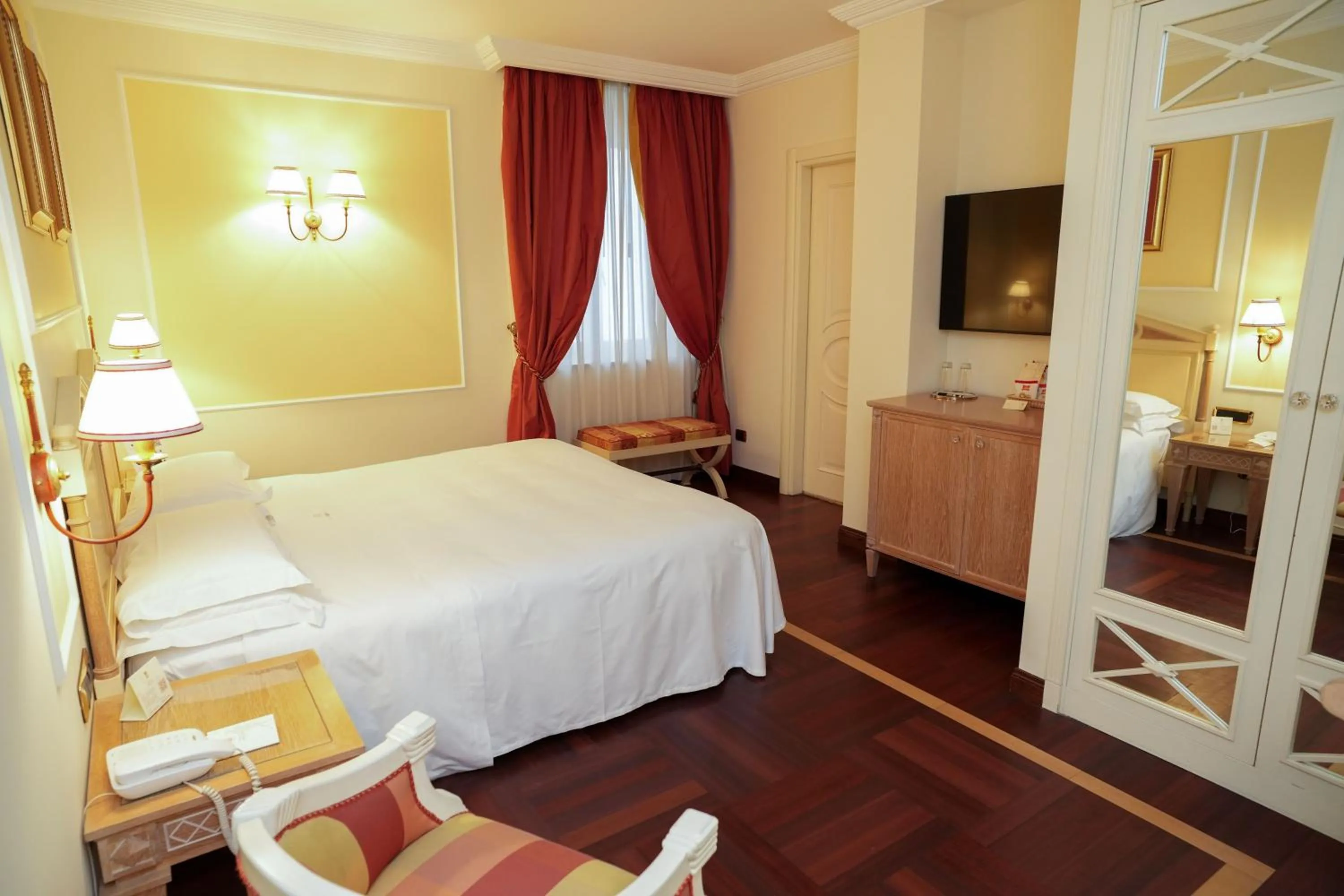 Bedroom, Bed in Palazzo Alabardieri