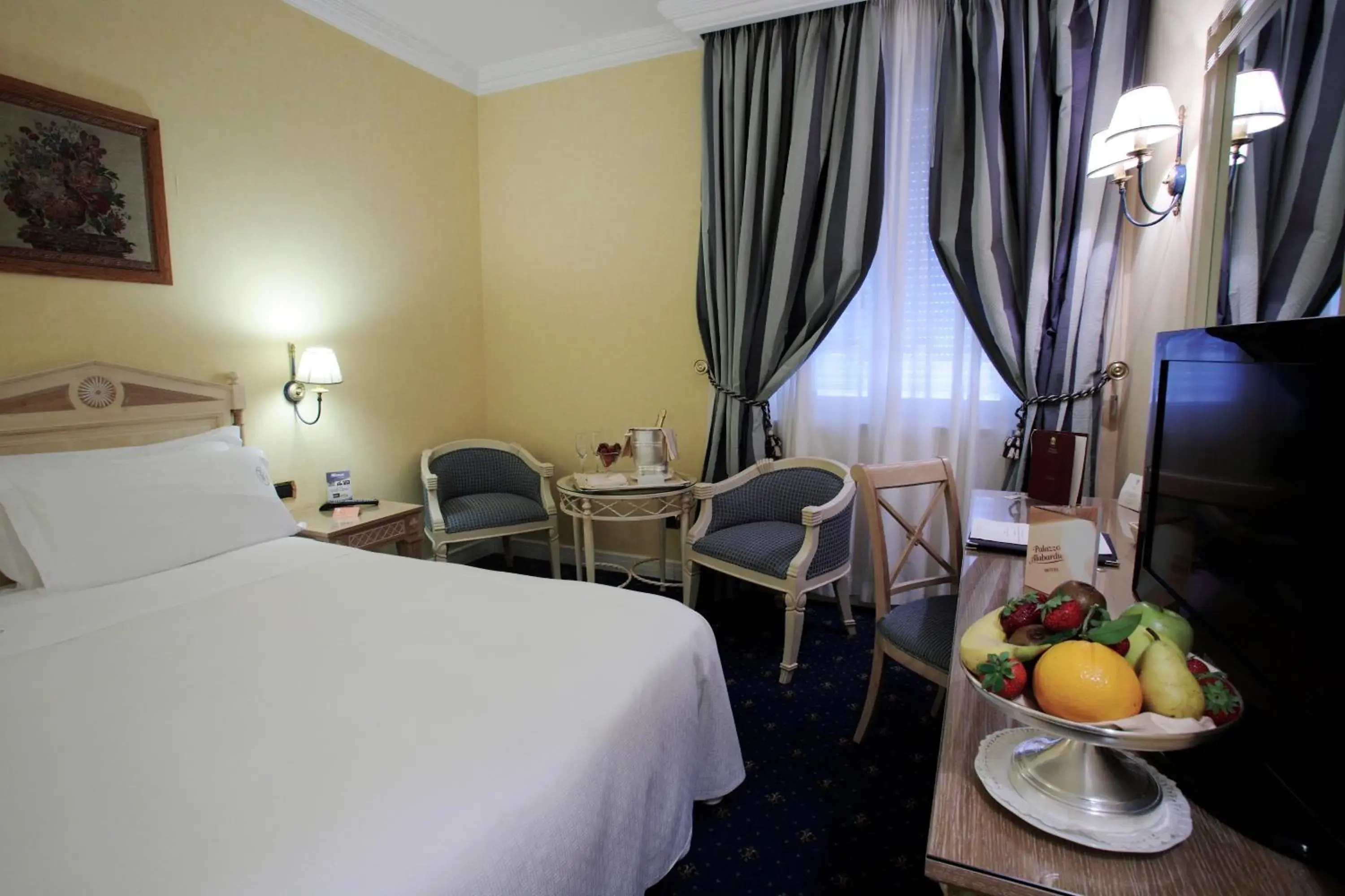 Bedroom, Bed in Palazzo Alabardieri Bedroom, Bed in Palazzo Alabardieri