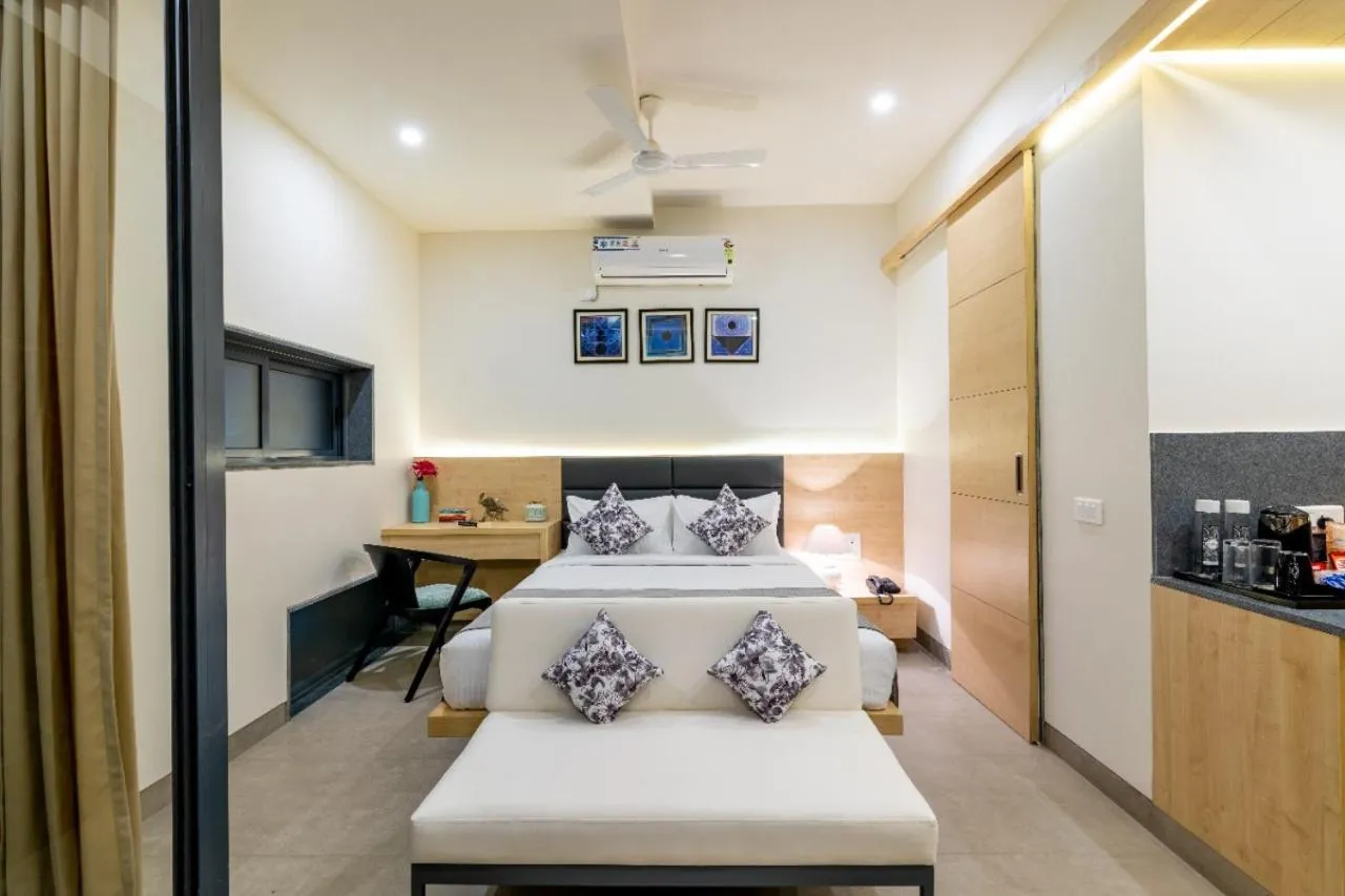 Bedroom, Bed in Iris Suites