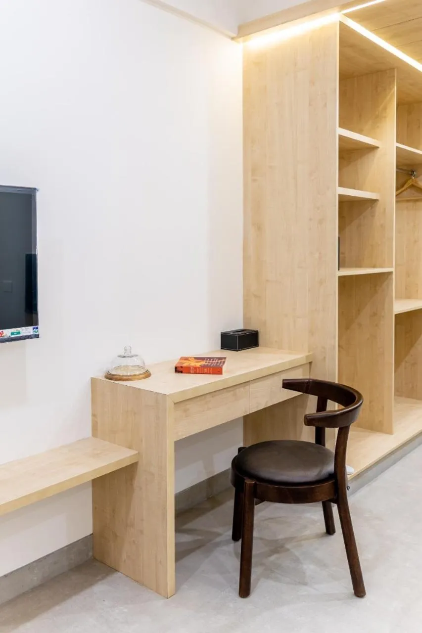 hair dresser in Iris Suites