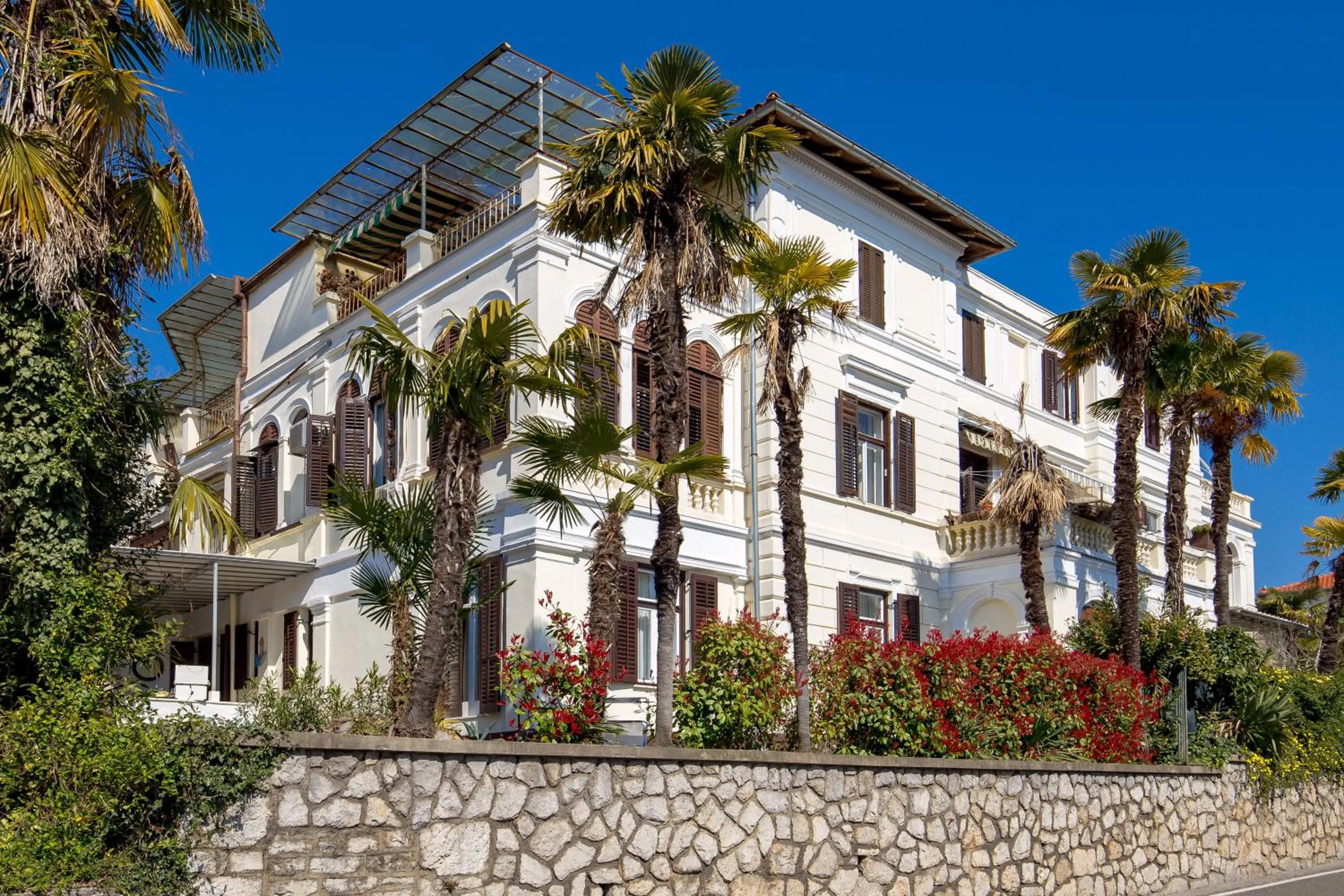 Property building in Apartman Rhea