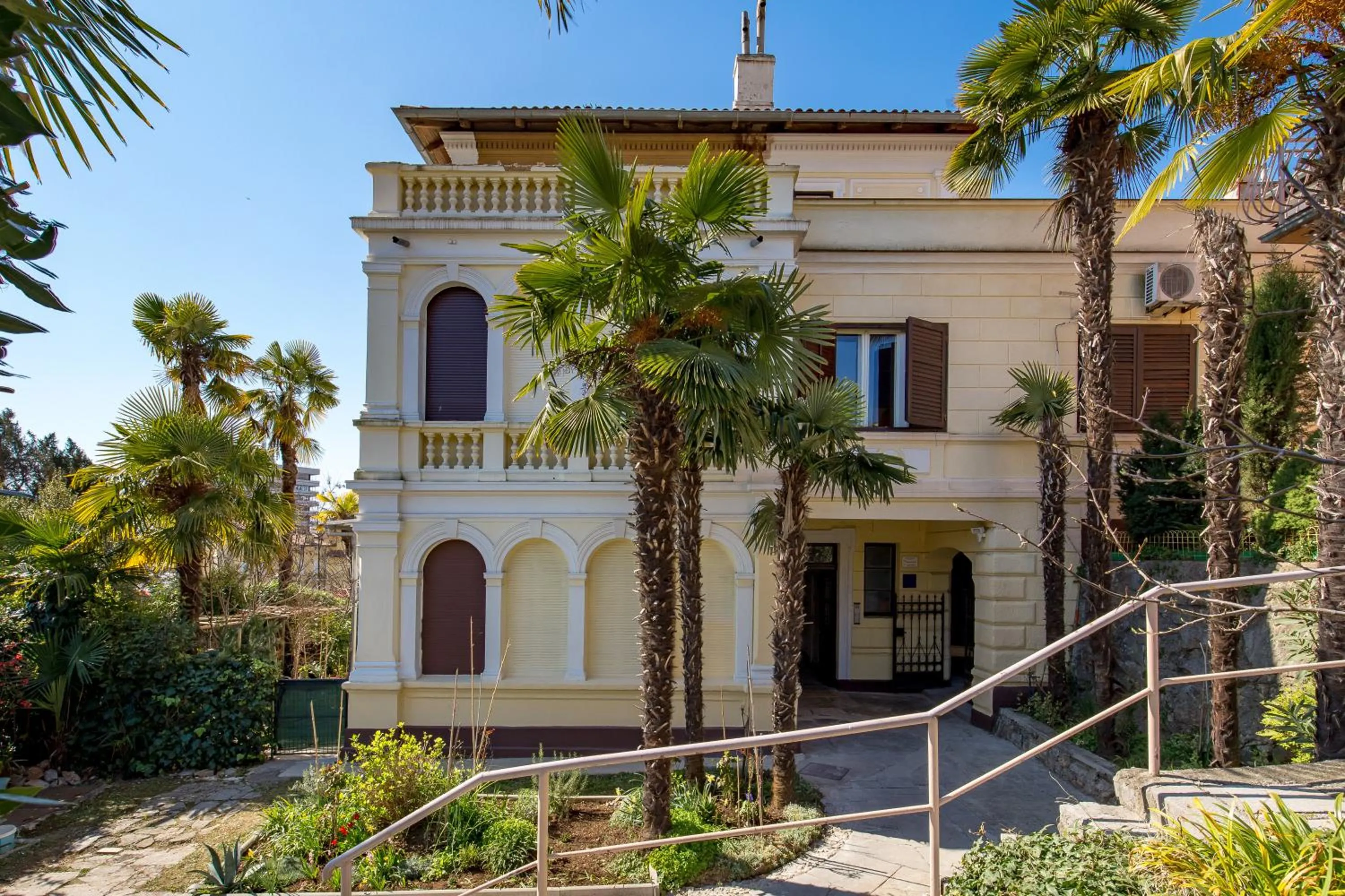 Property building in Apartman Rhea