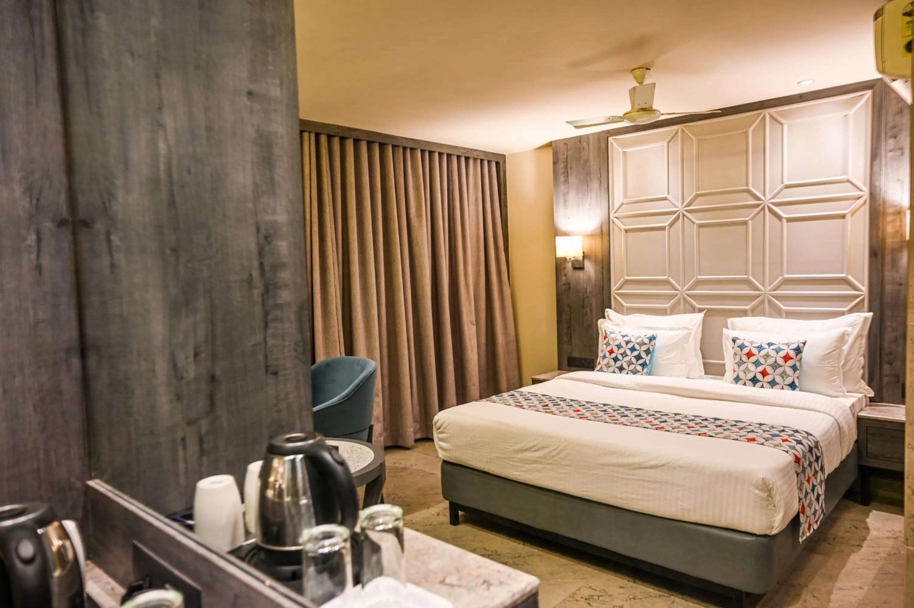 Coffee/tea facilities, Bed in Suvidha Suites