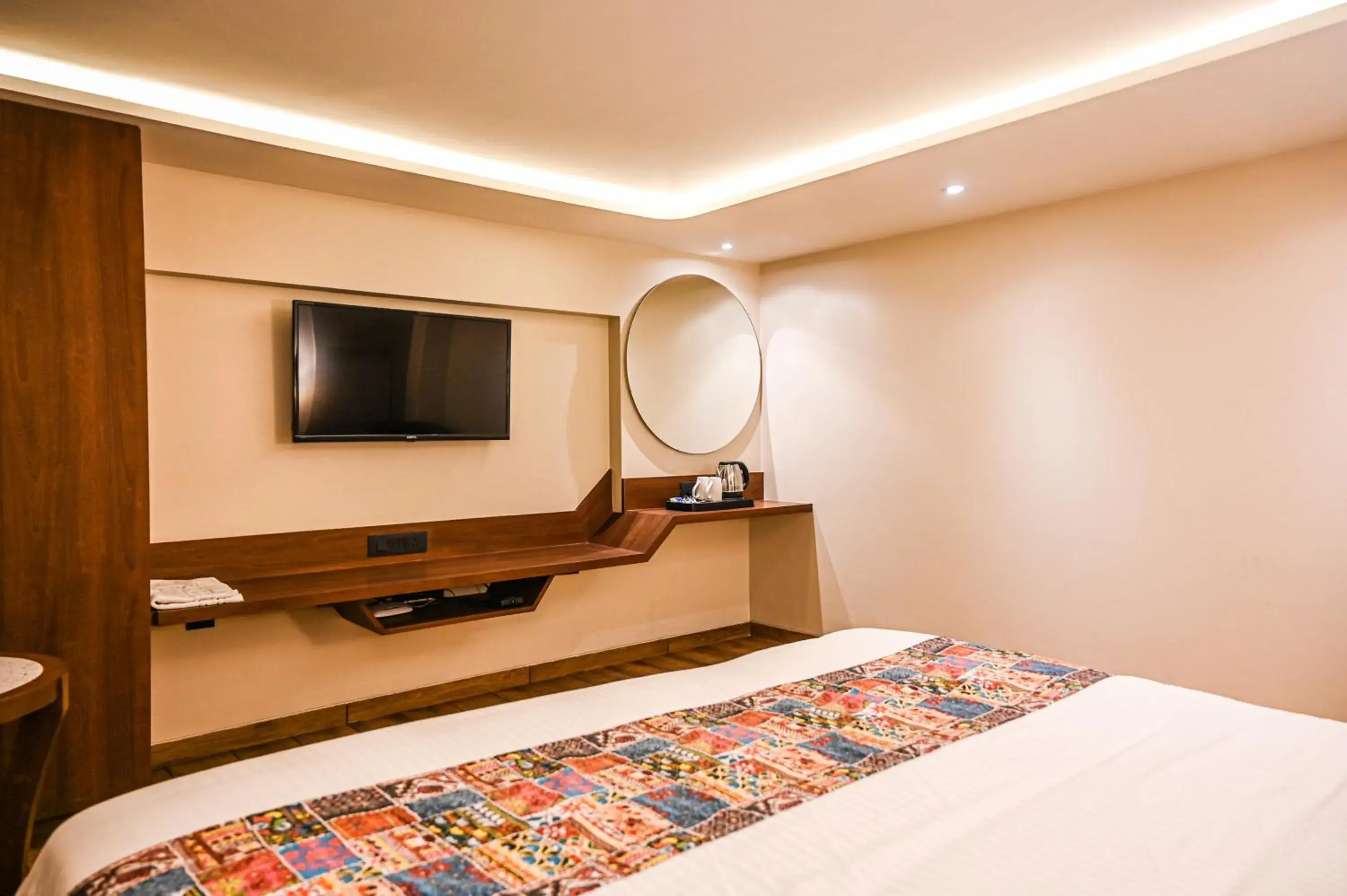 Large Double Room in Suvidha Suites Large Double Room in Suvidha Suites