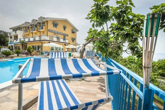 Swimming pool in Hotel Piccolo Mondo