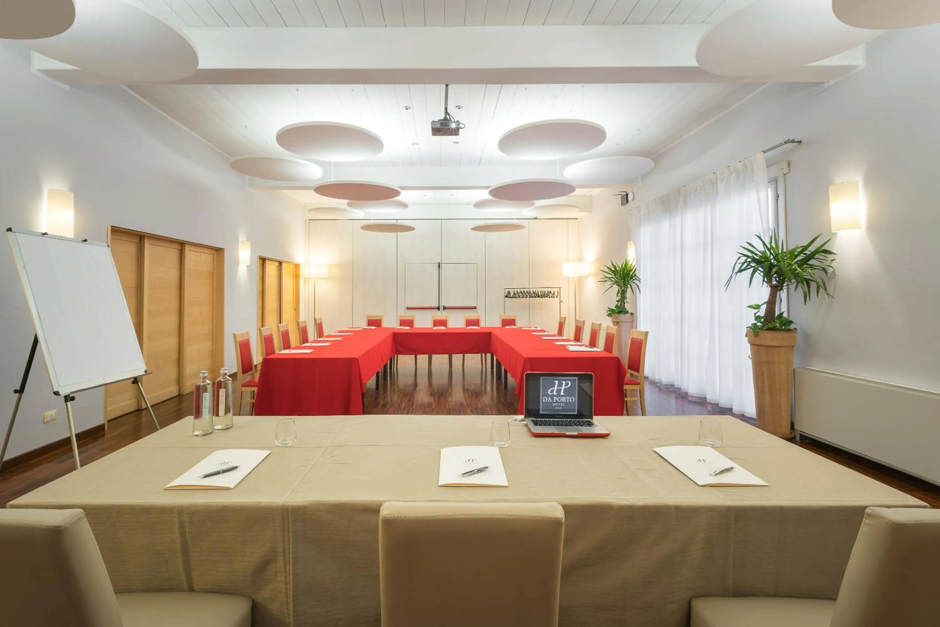 Business facilities in Hotel Da Porto