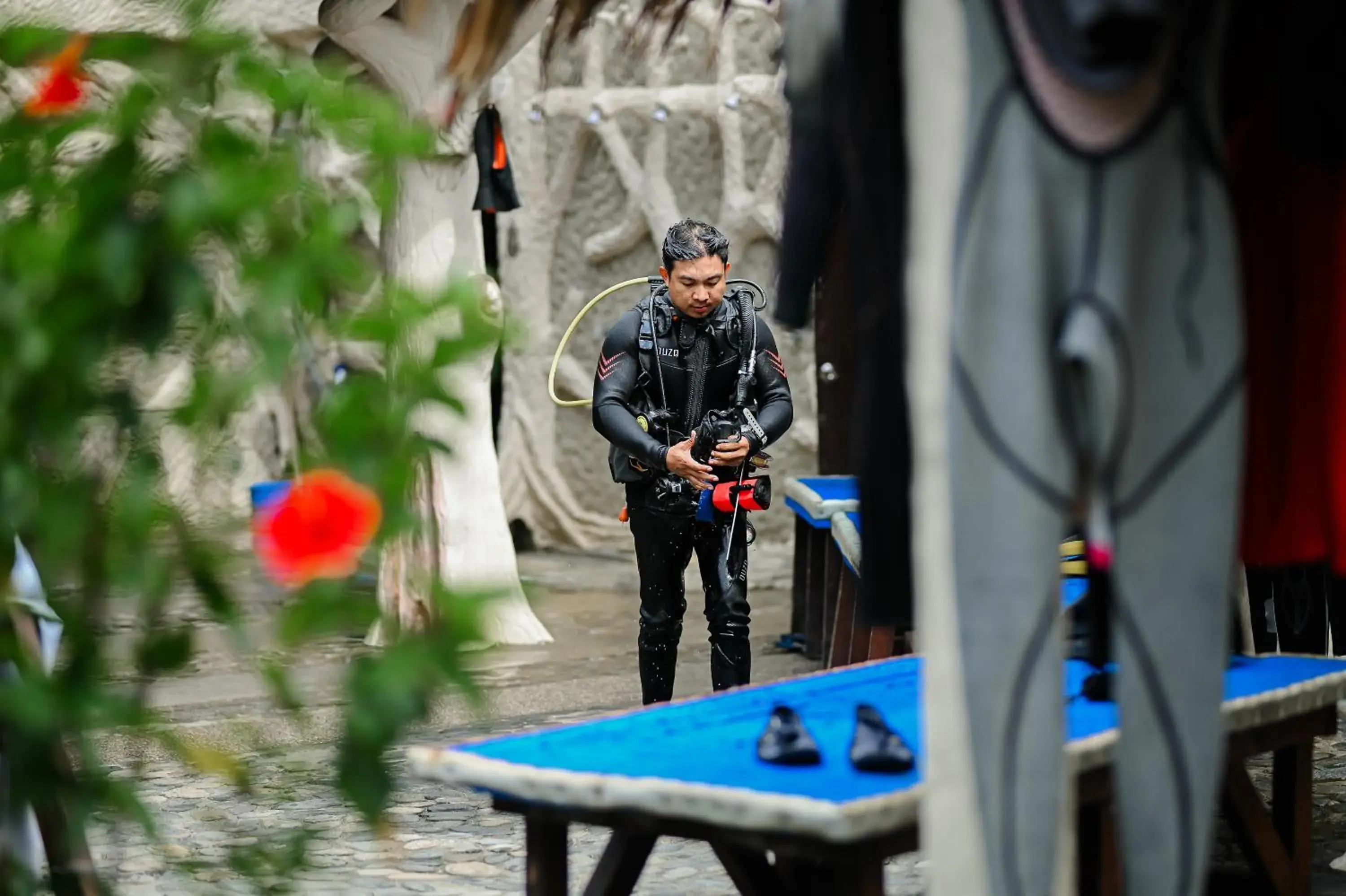 People in Garden of Eden Dive Resort People in Garden of Eden Dive Resort